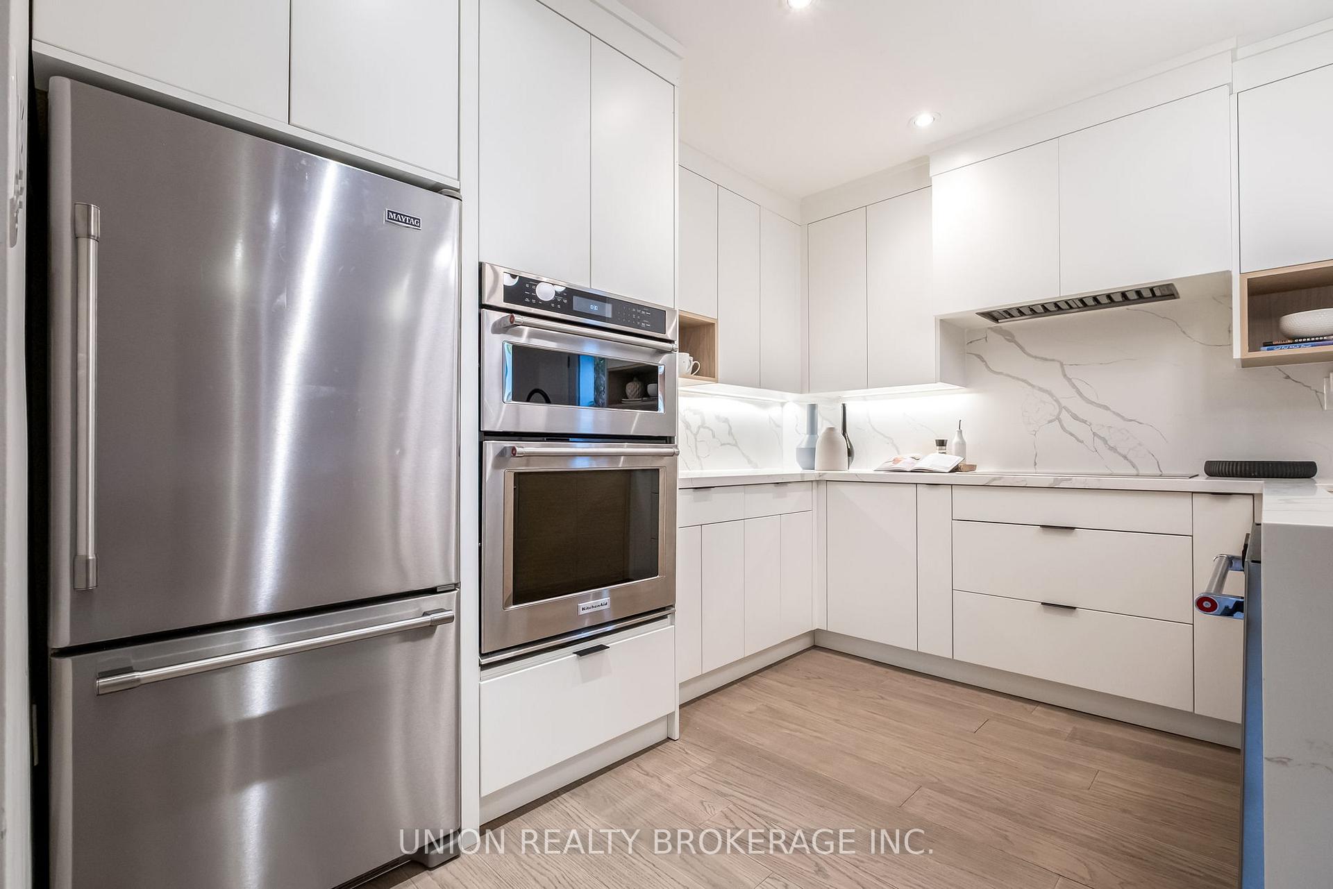 135 Oak Park Avenue, Toronto E03