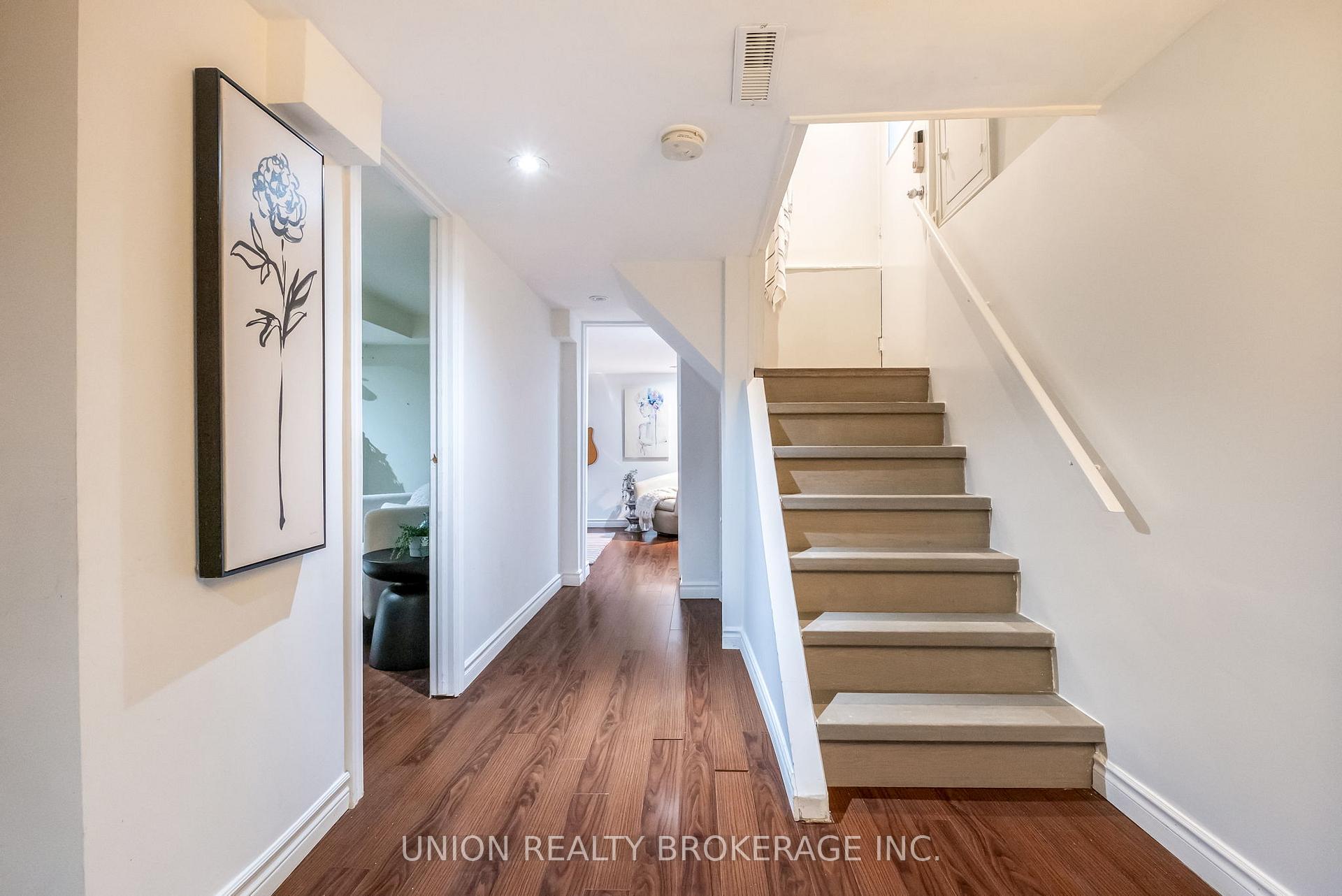 135 Oak Park Avenue, Toronto E03