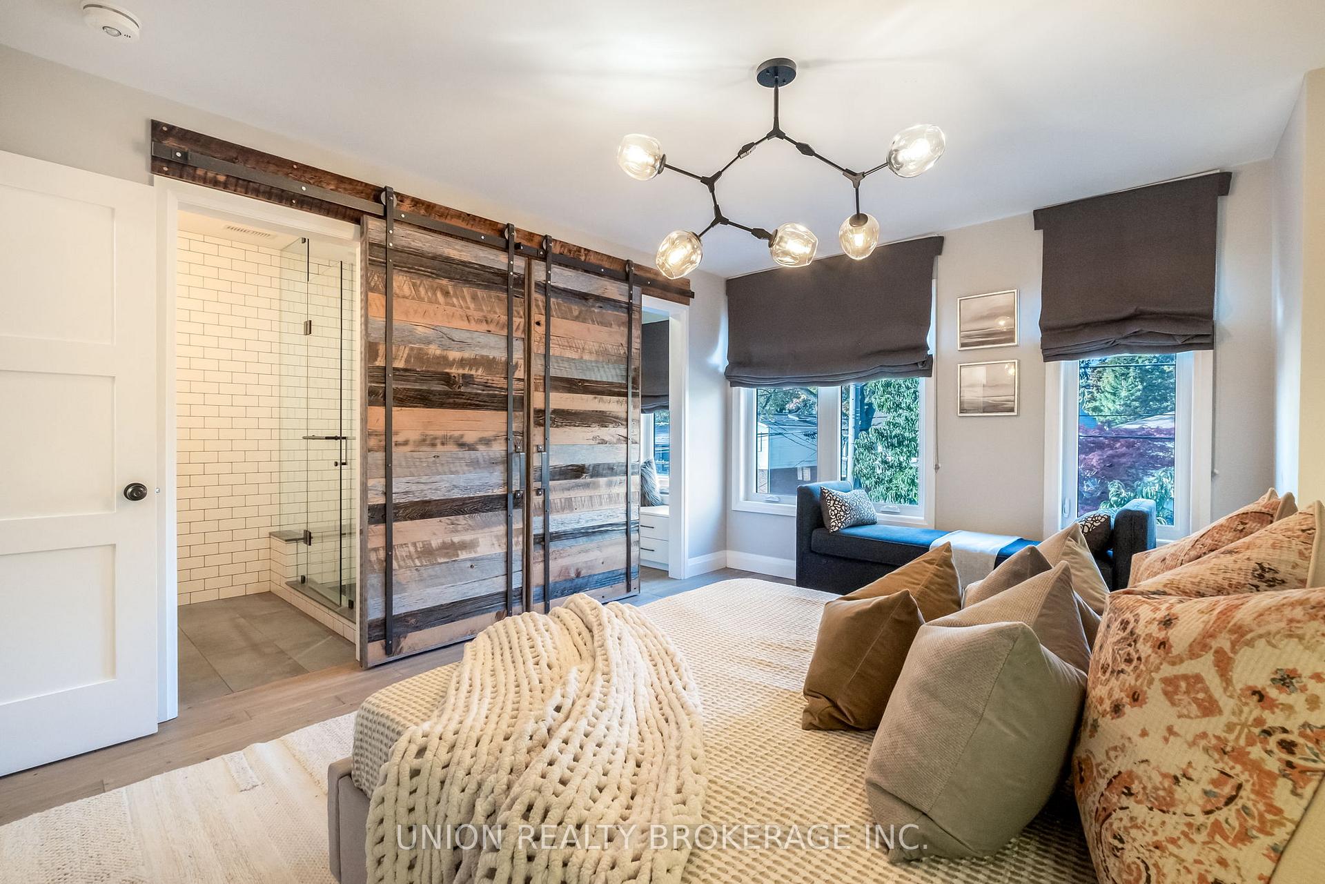 135 Oak Park Avenue, Toronto E03