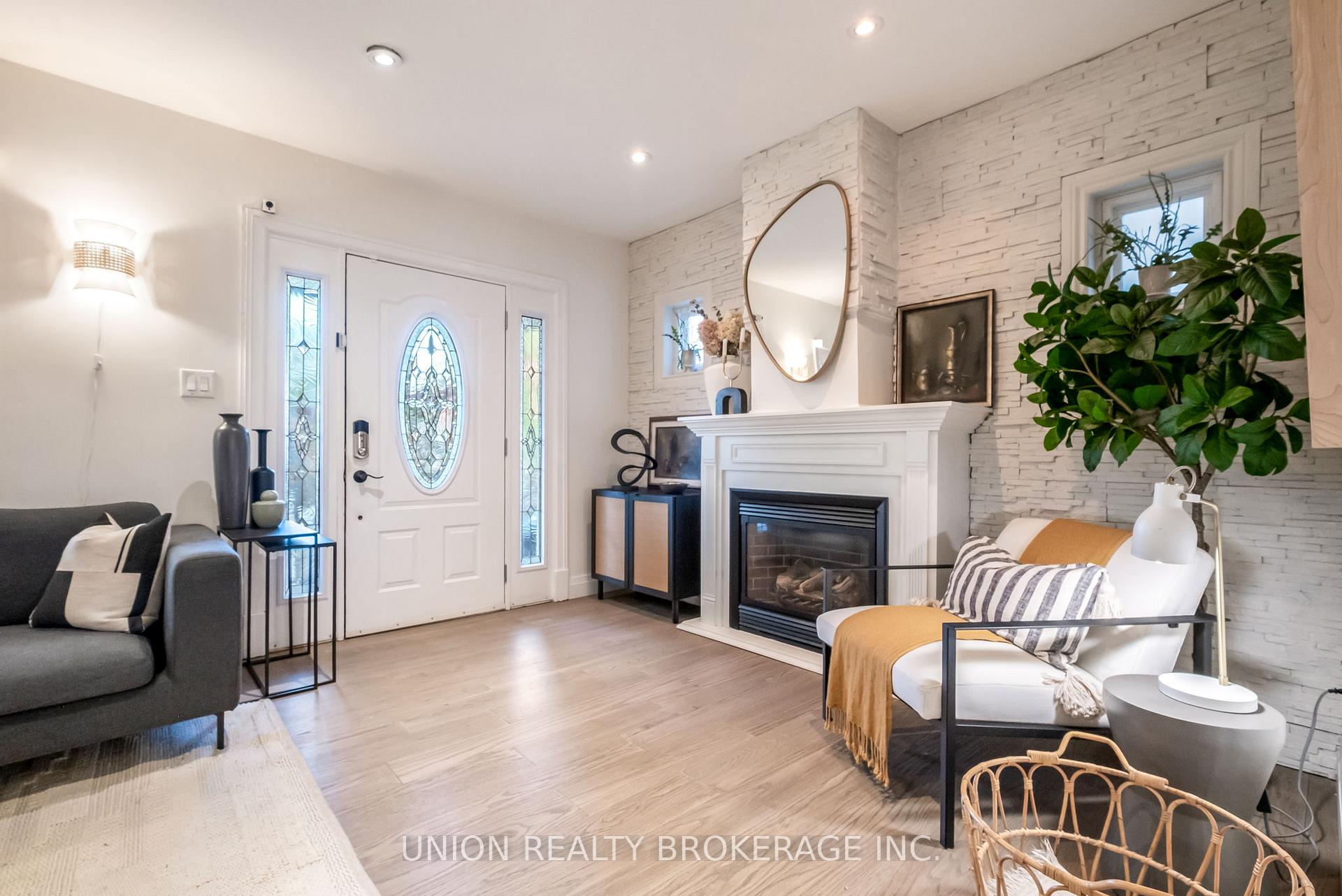 135 Oak Park Avenue, Toronto E03