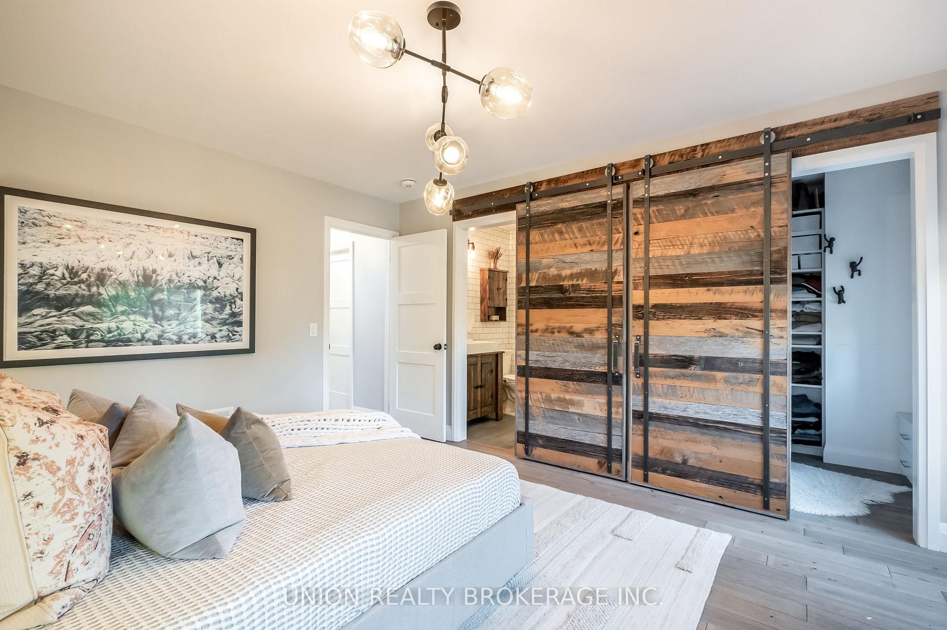 135 Oak Park Avenue, Toronto E03