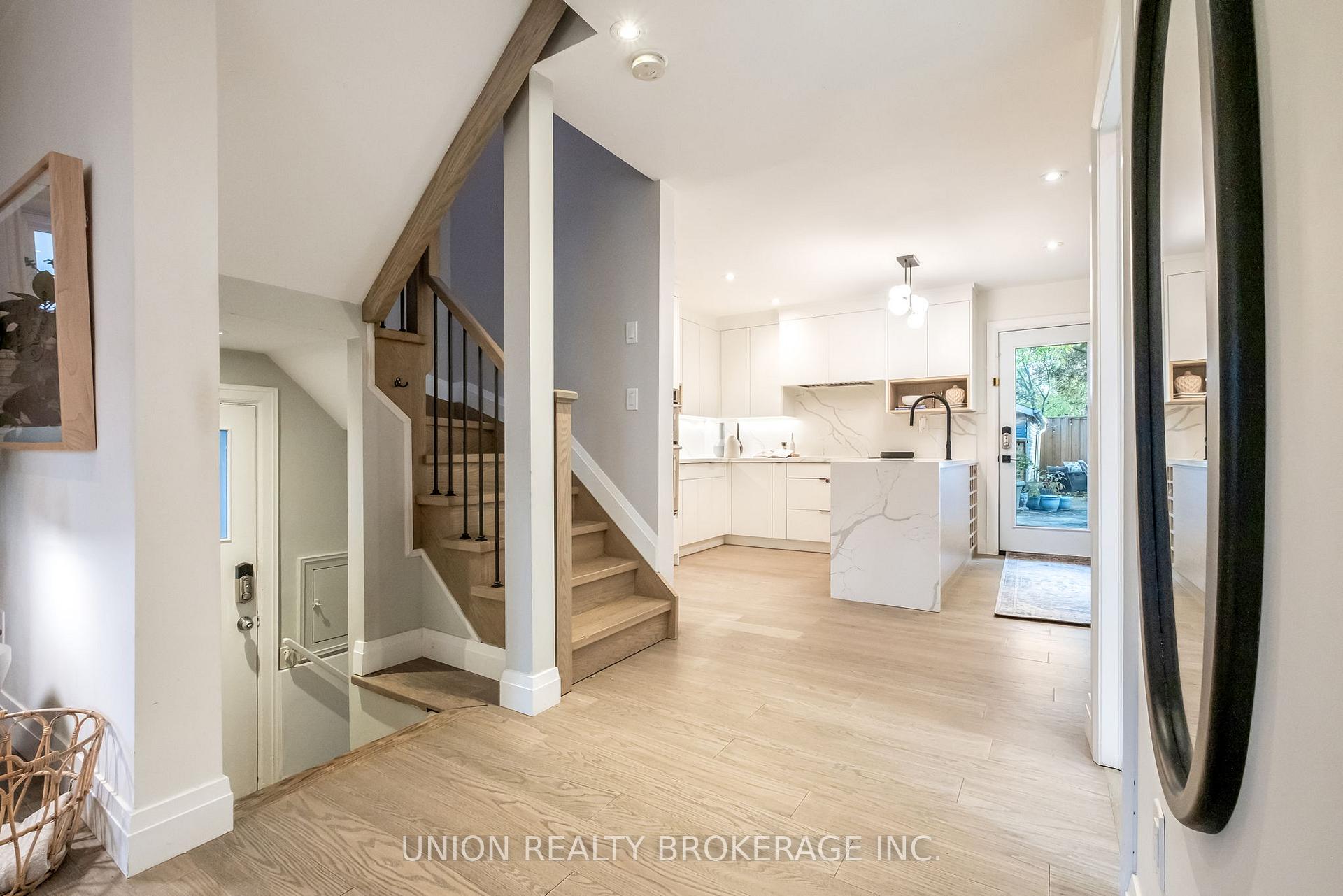 135 Oak Park Avenue, Toronto E03