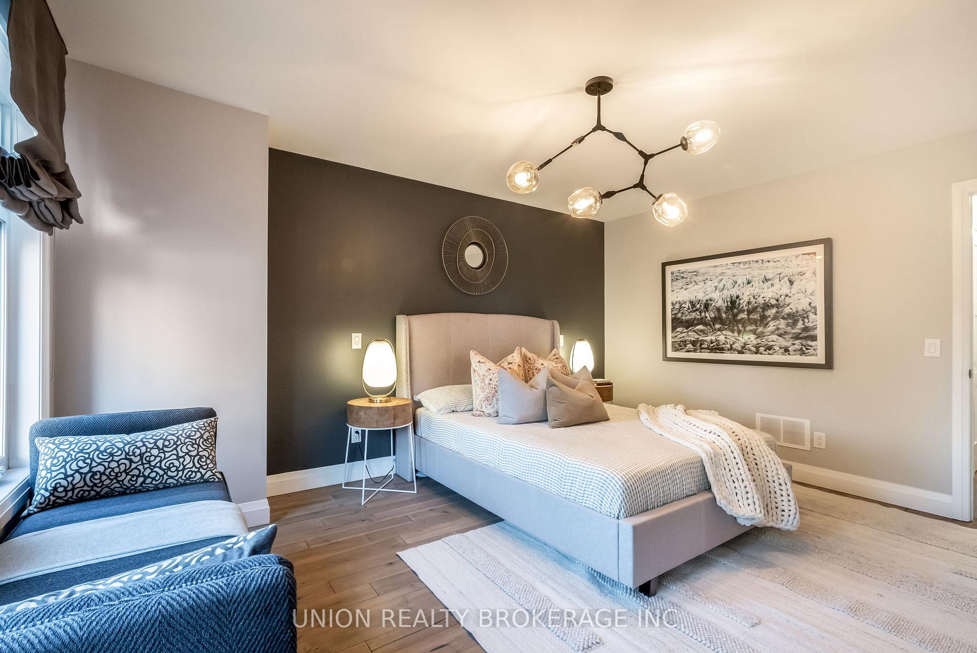 135 Oak Park Avenue, Toronto E03