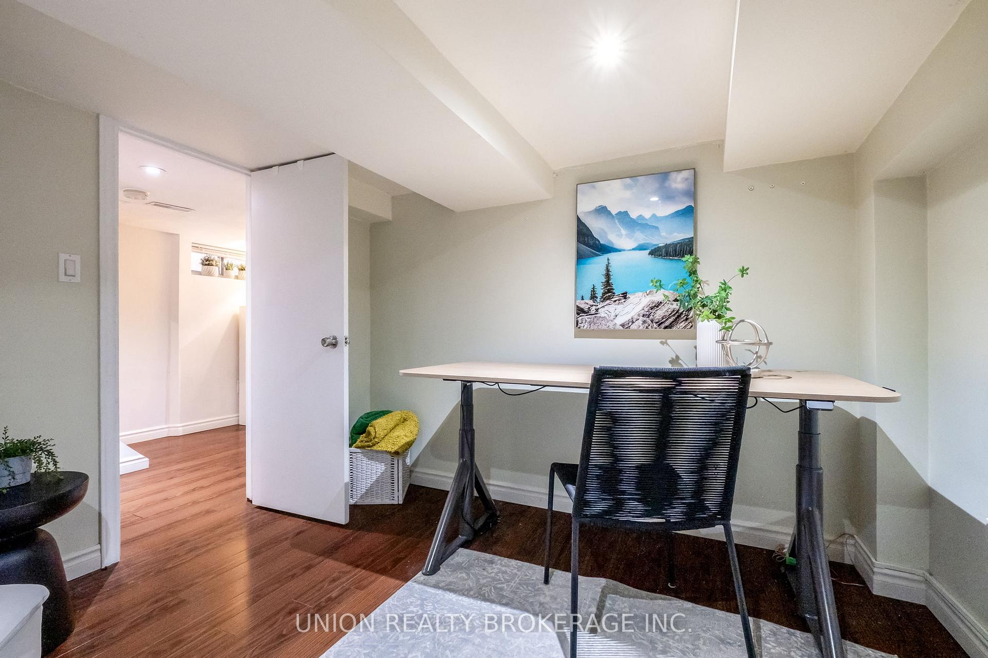 135 Oak Park Avenue, Toronto E03