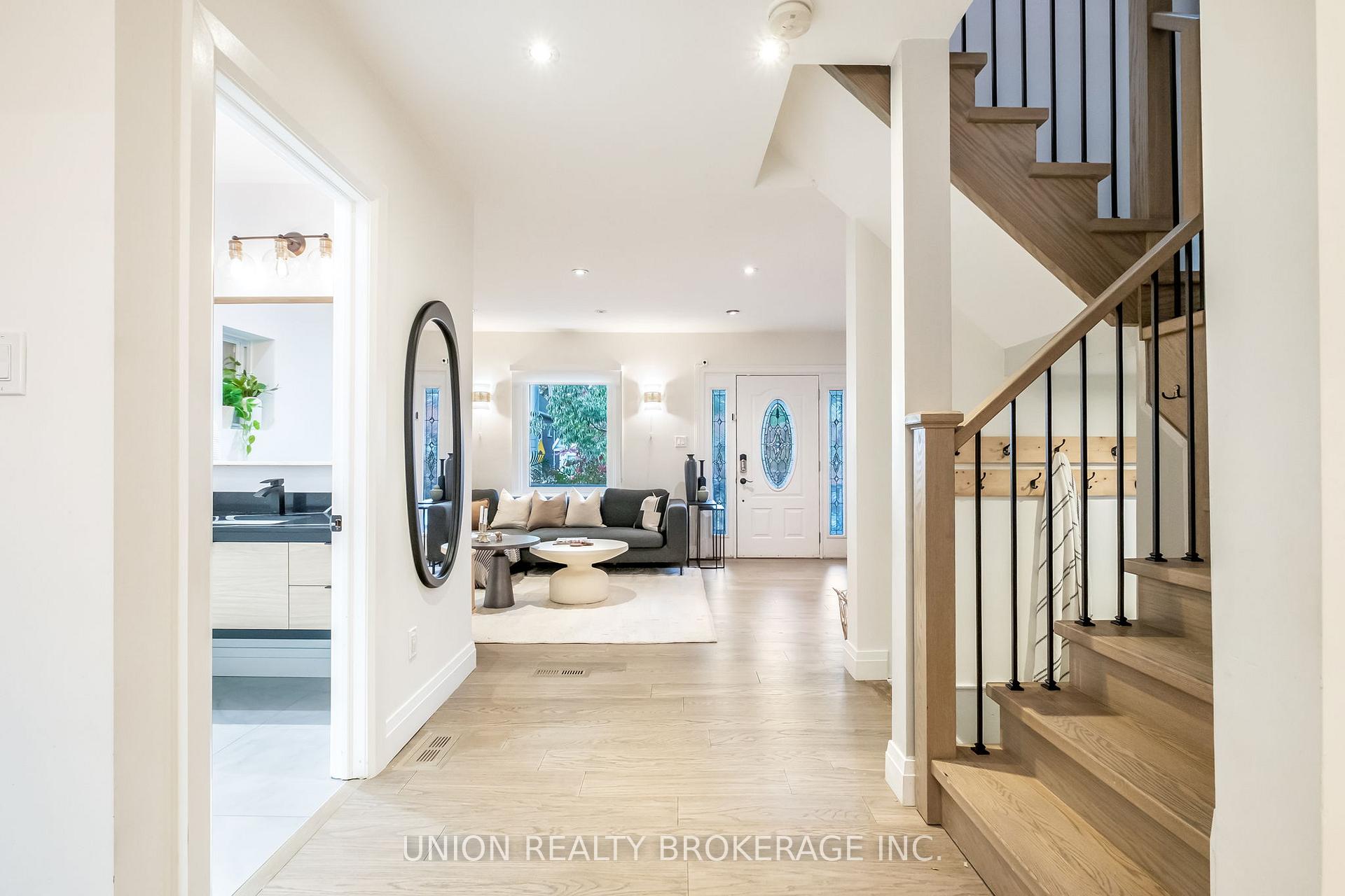 135 Oak Park Avenue, Toronto E03