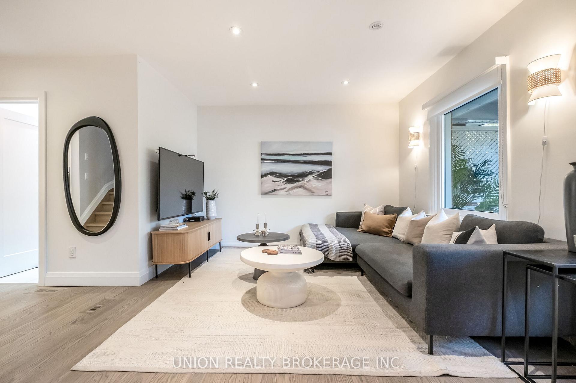 135 Oak Park Avenue, Toronto E03