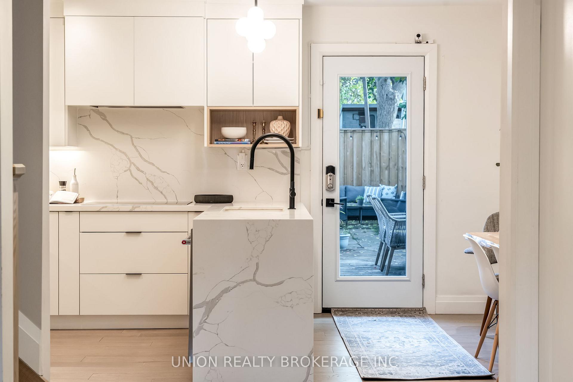 135 Oak Park Avenue, Toronto E03