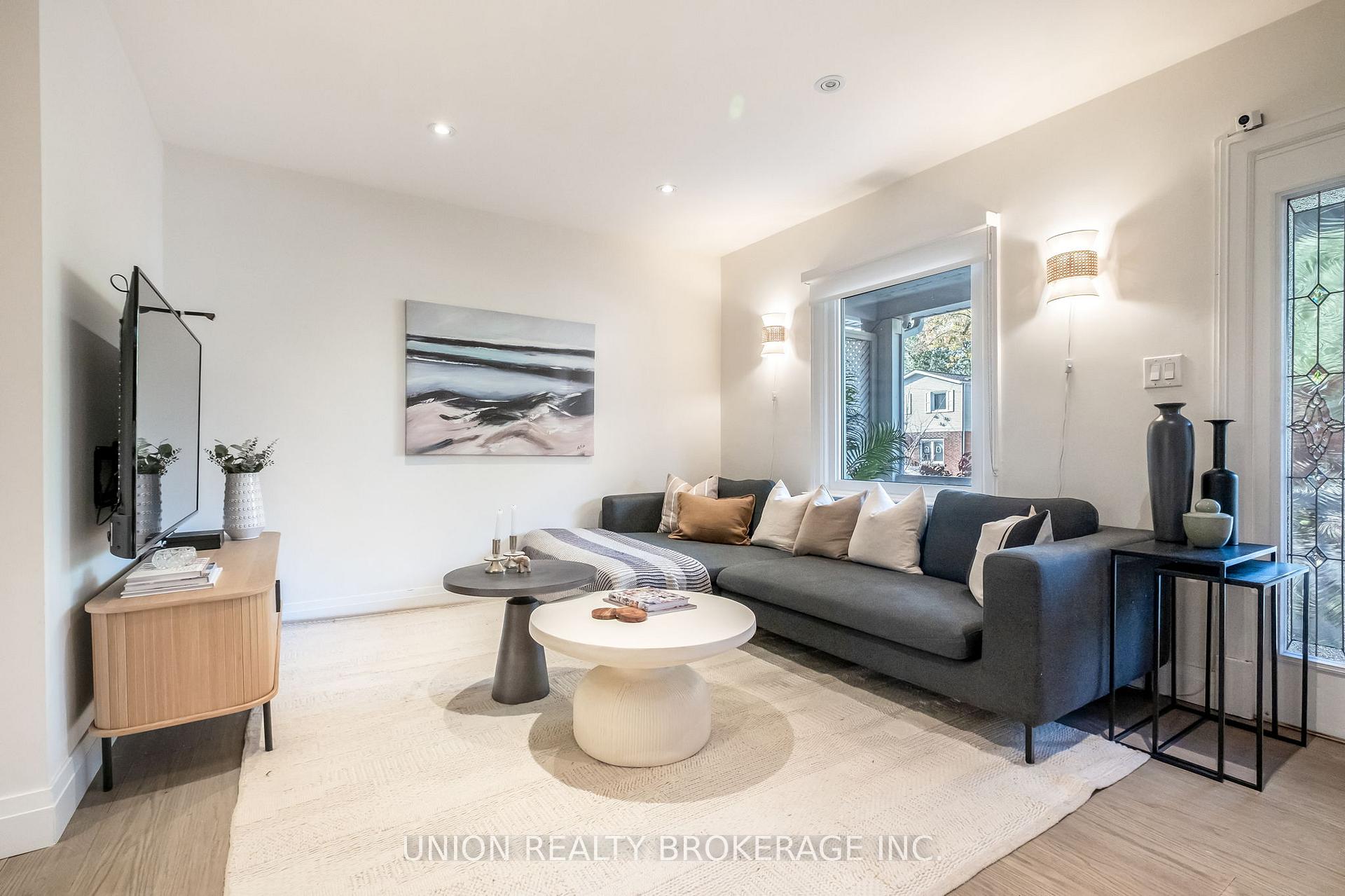 135 Oak Park Avenue, Toronto E03