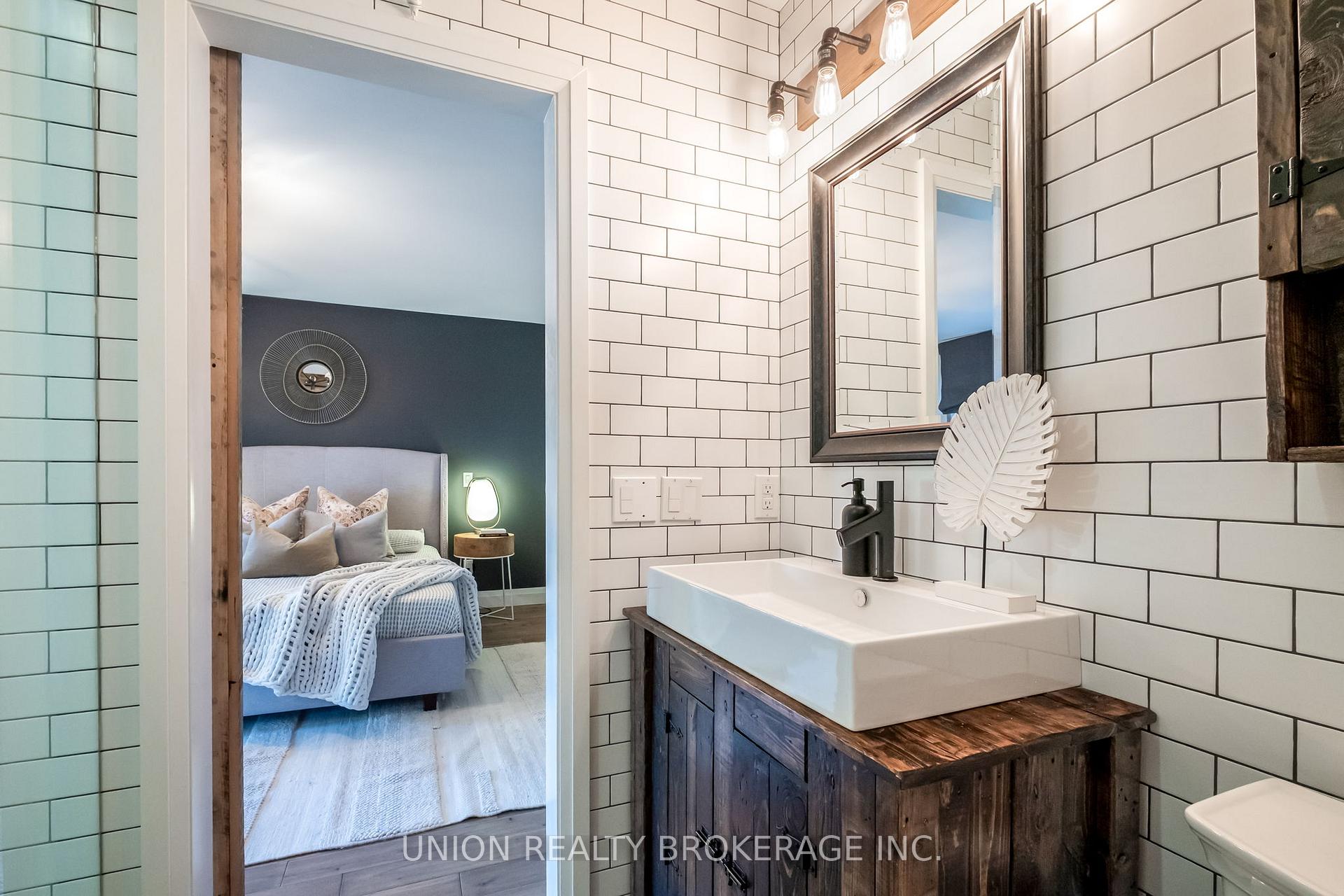 135 Oak Park Avenue, Toronto E03