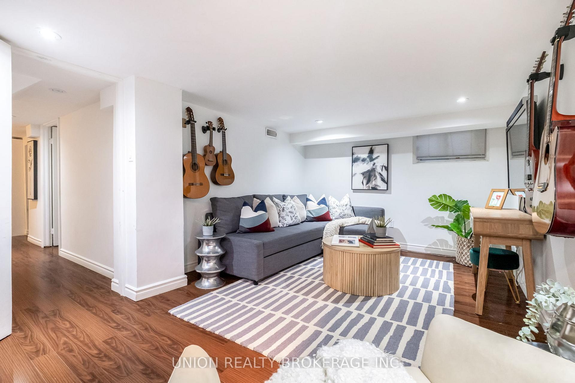 135 Oak Park Avenue, Toronto E03