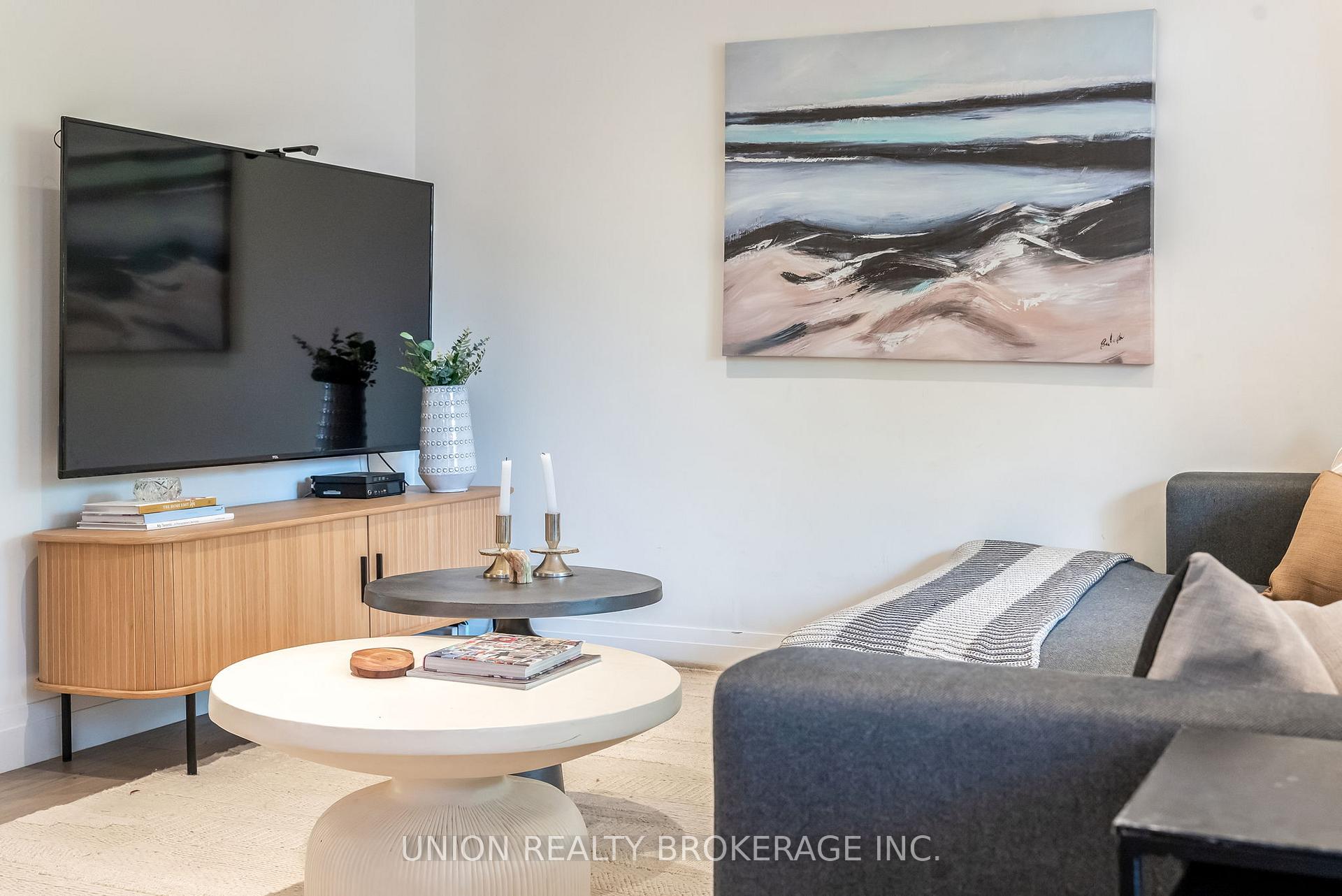 135 Oak Park Avenue, Toronto E03