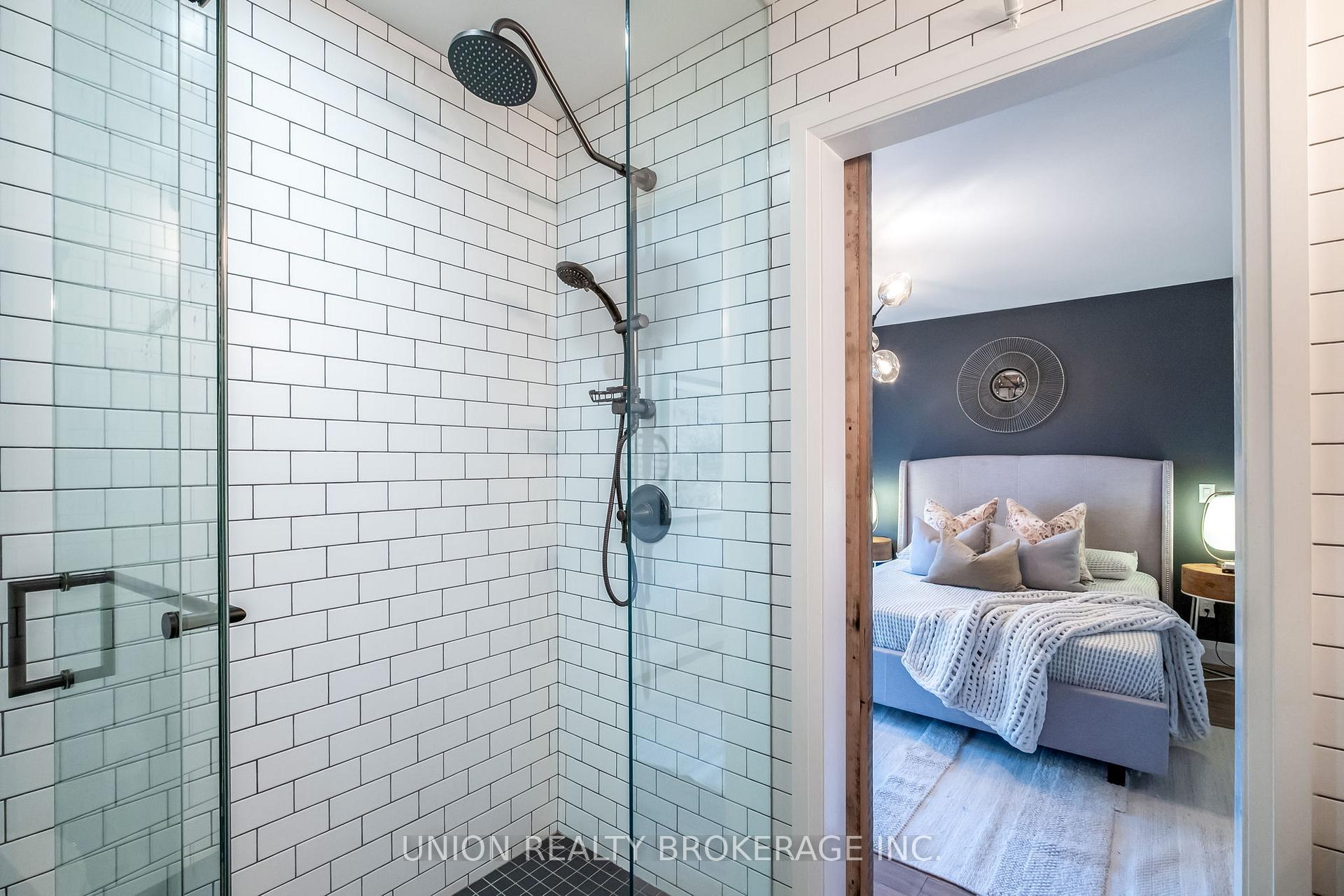 135 Oak Park Avenue, Toronto E03