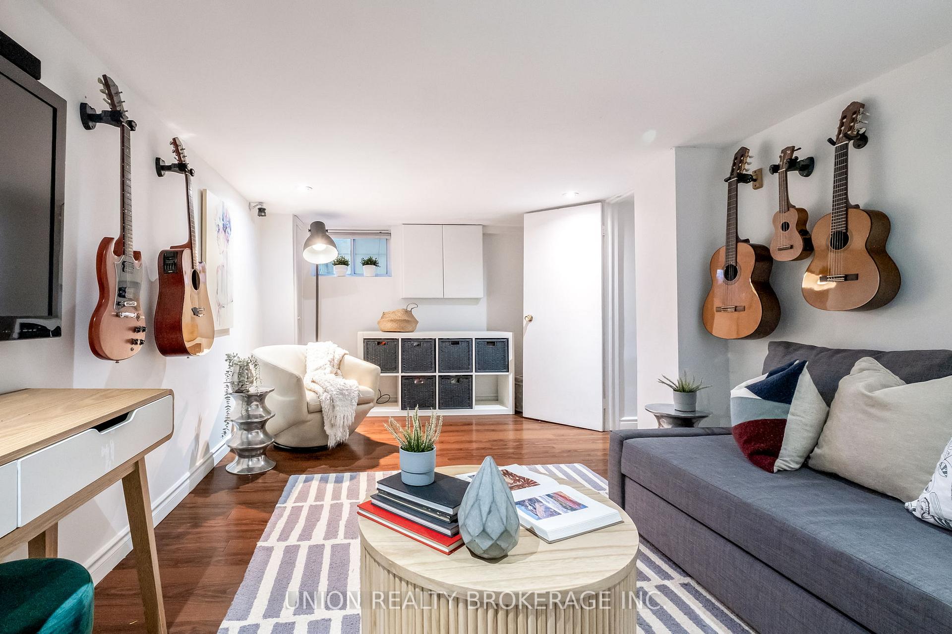 135 Oak Park Avenue, Toronto E03