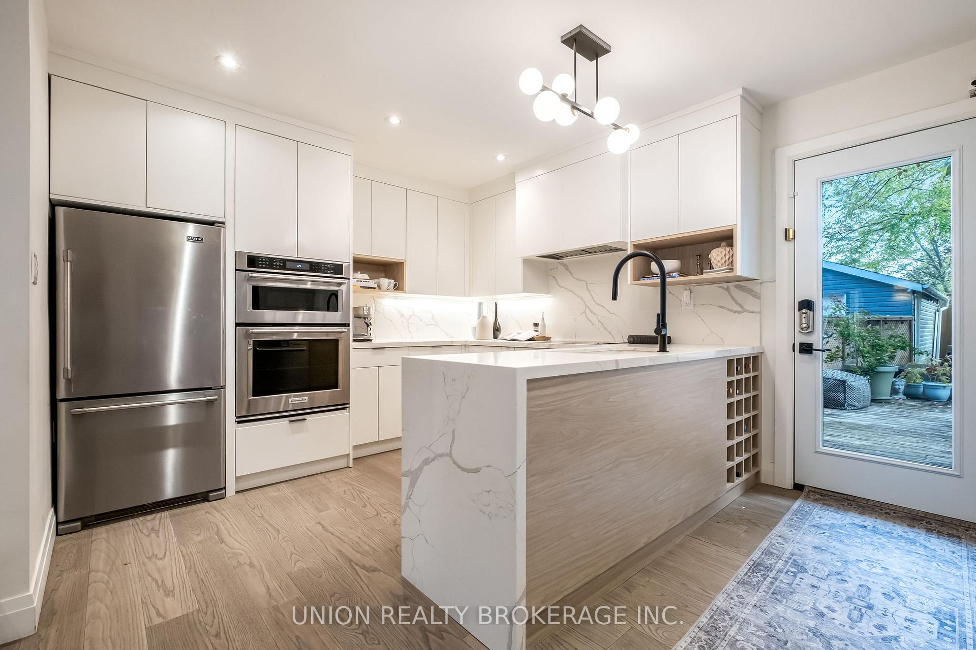 135 Oak Park Avenue, Toronto E03