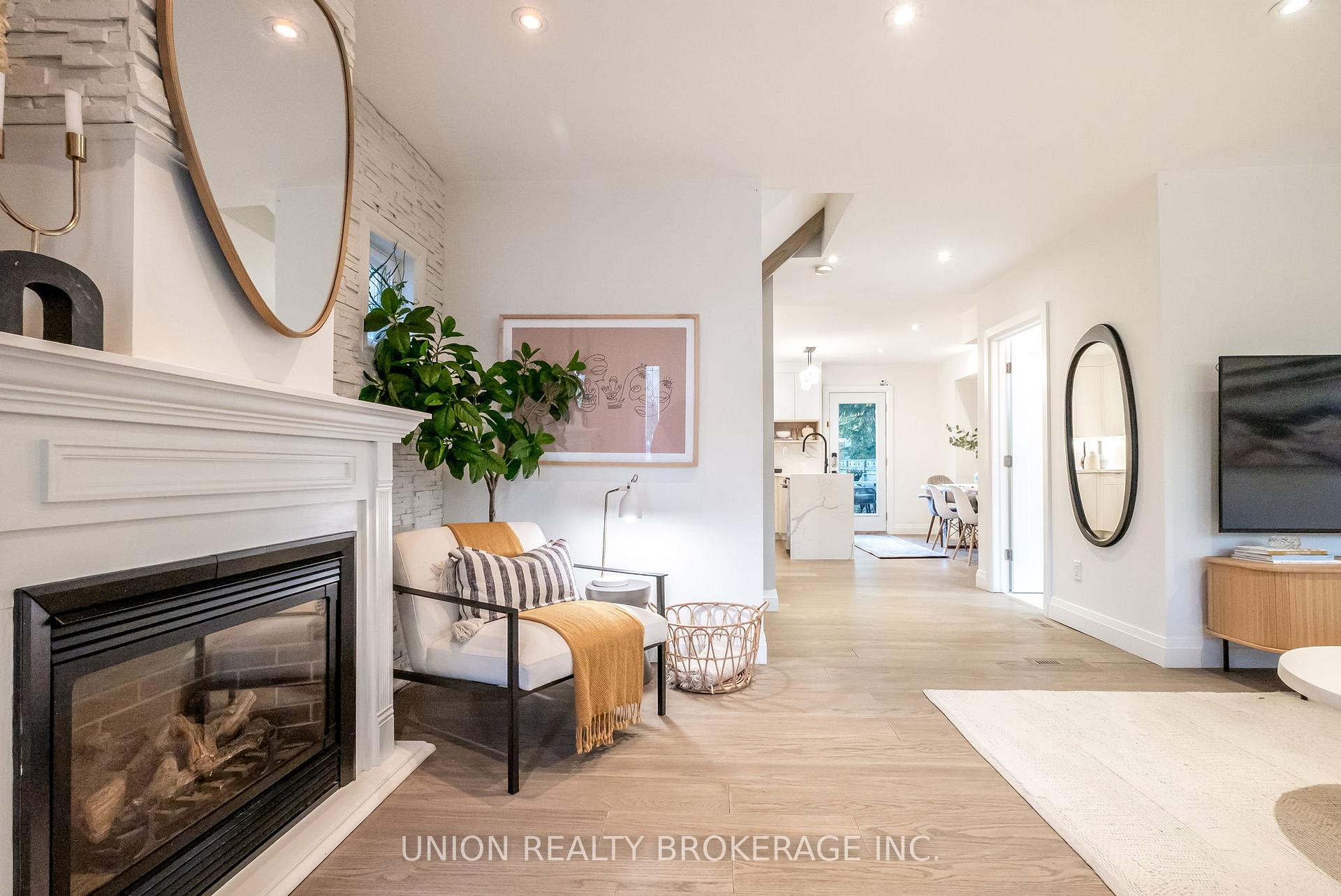 135 Oak Park Avenue, Toronto E03