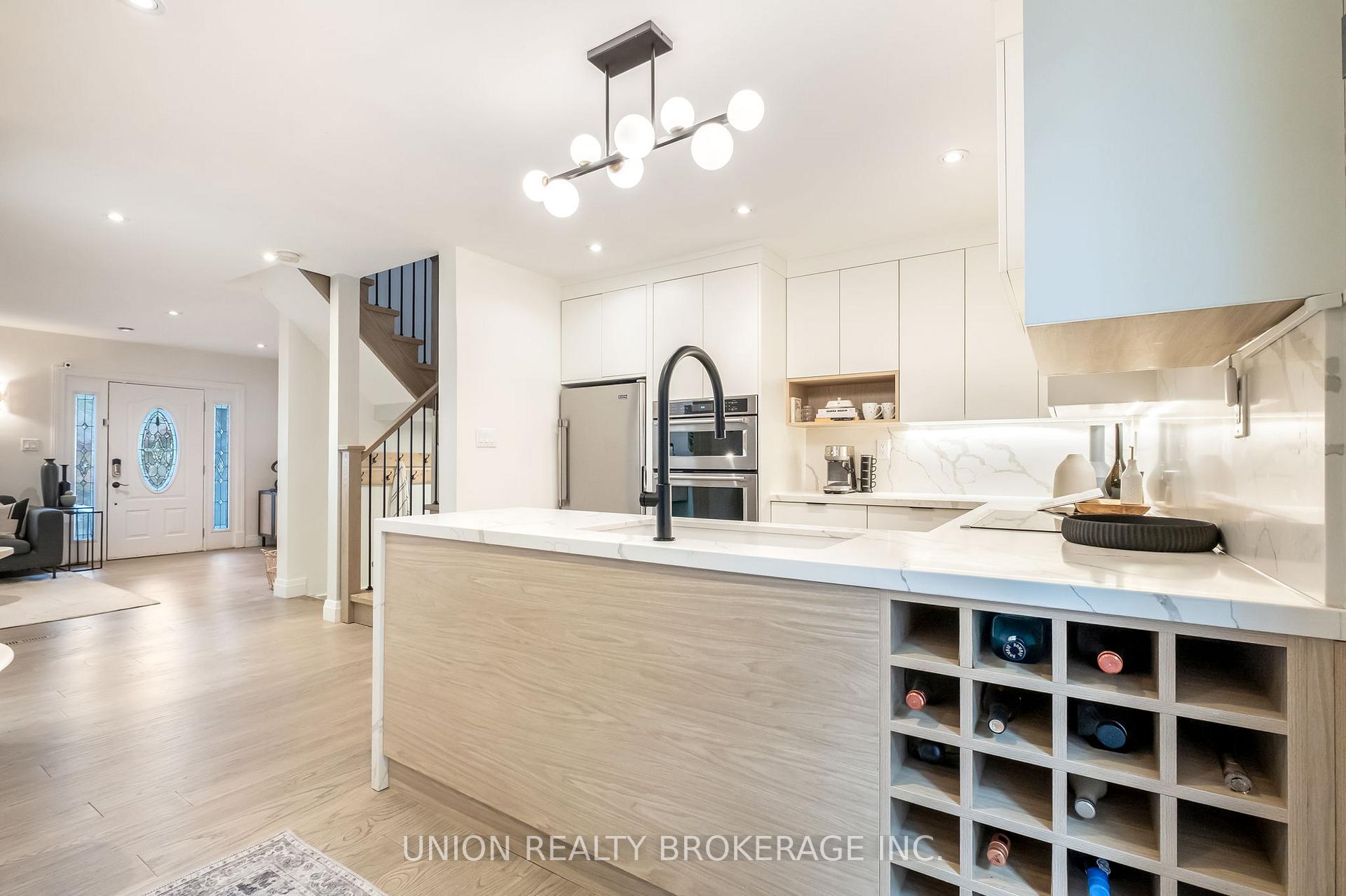 135 Oak Park Avenue, Toronto E03