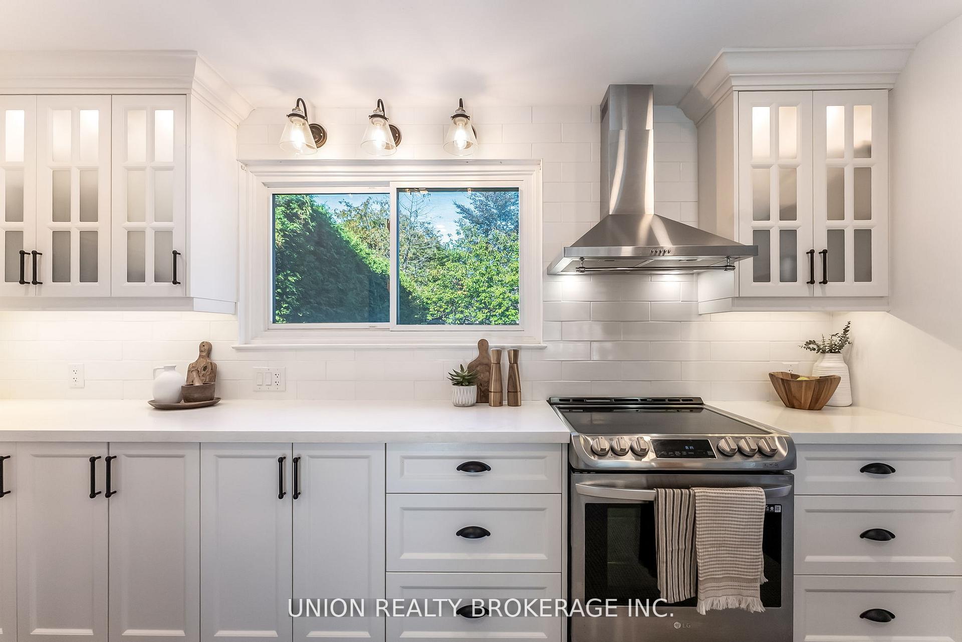 32 Bledlow Manor Drive