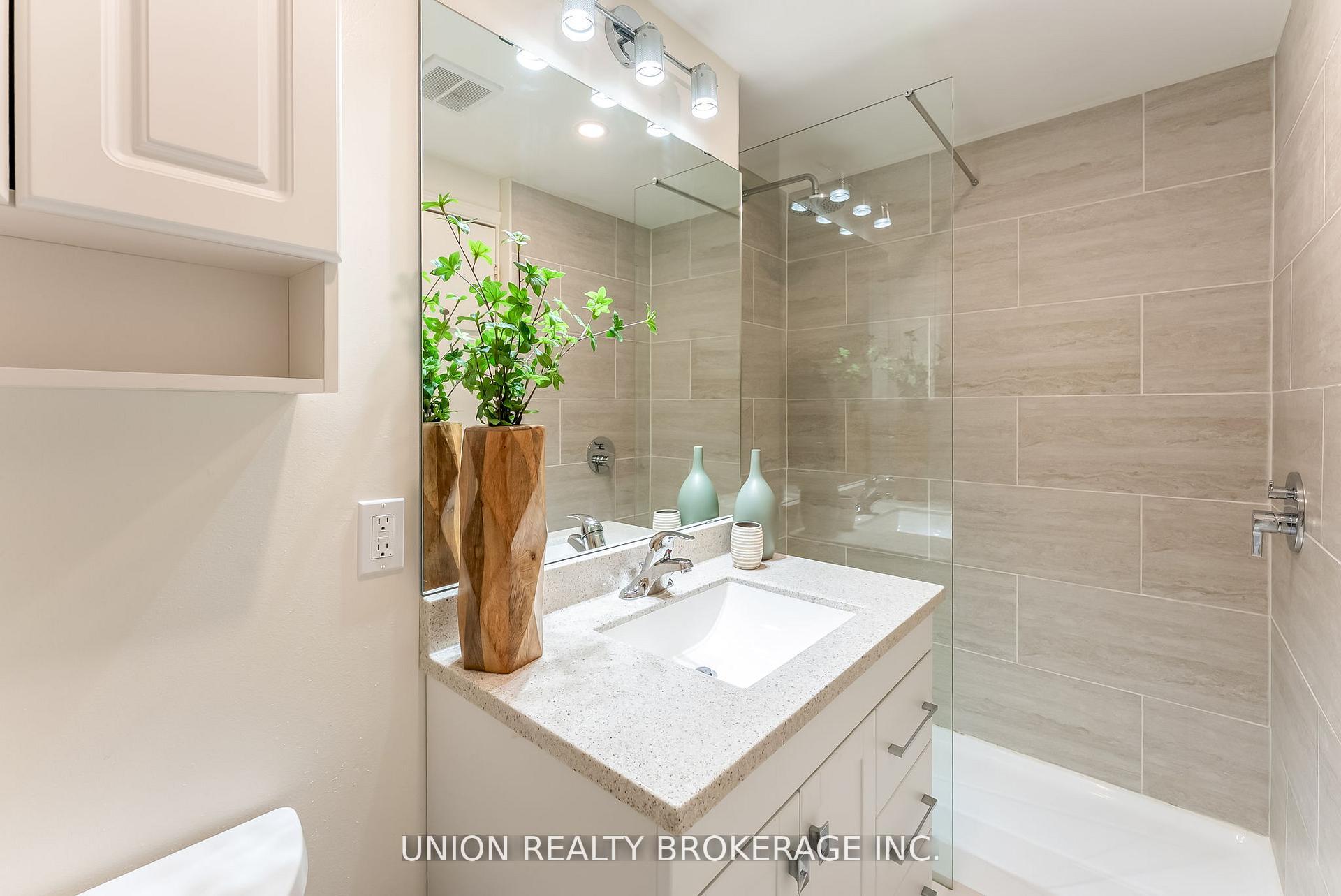 32 Bledlow Manor Drive