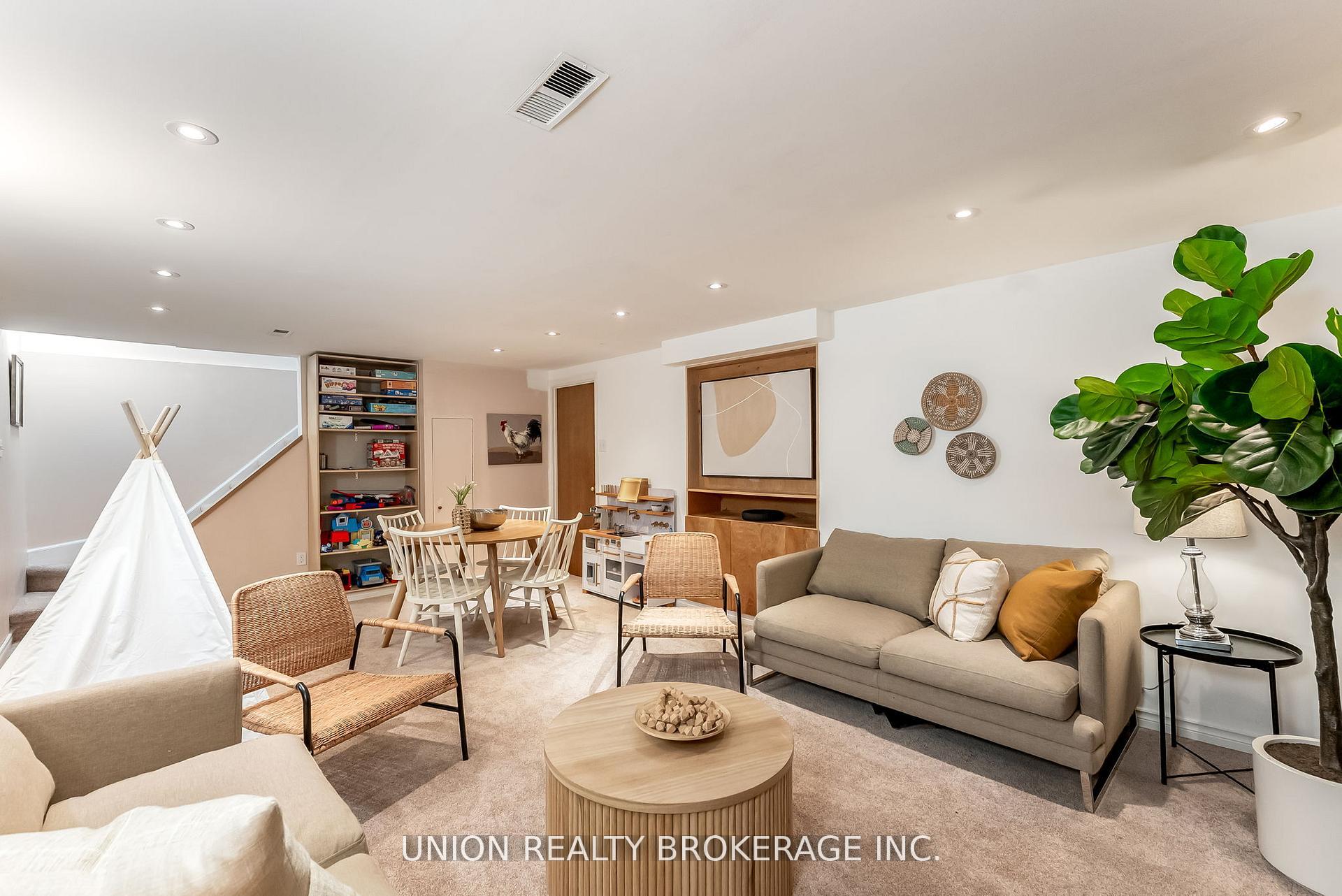 32 Bledlow Manor Drive