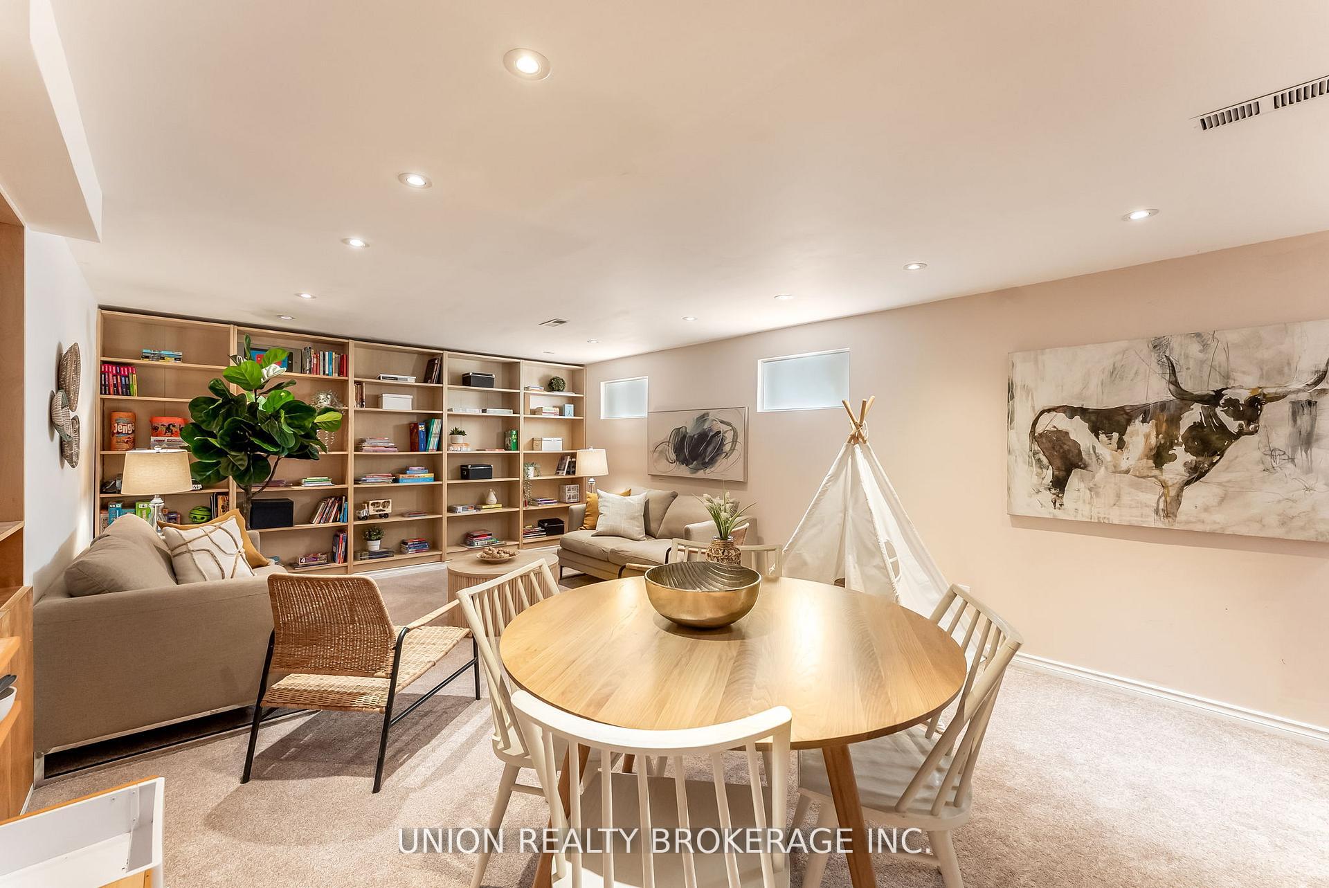 32 Bledlow Manor Drive