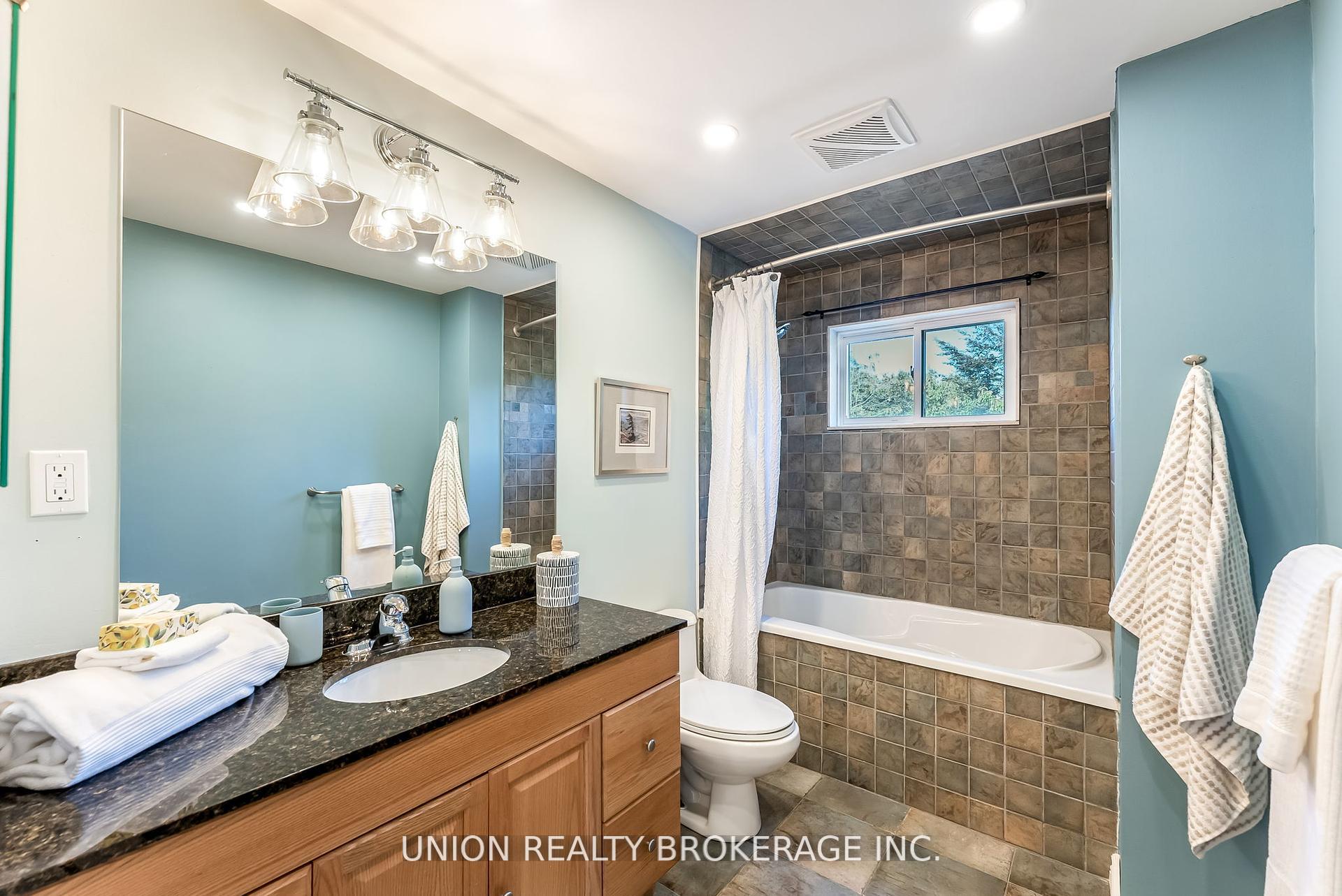 32 Bledlow Manor Drive