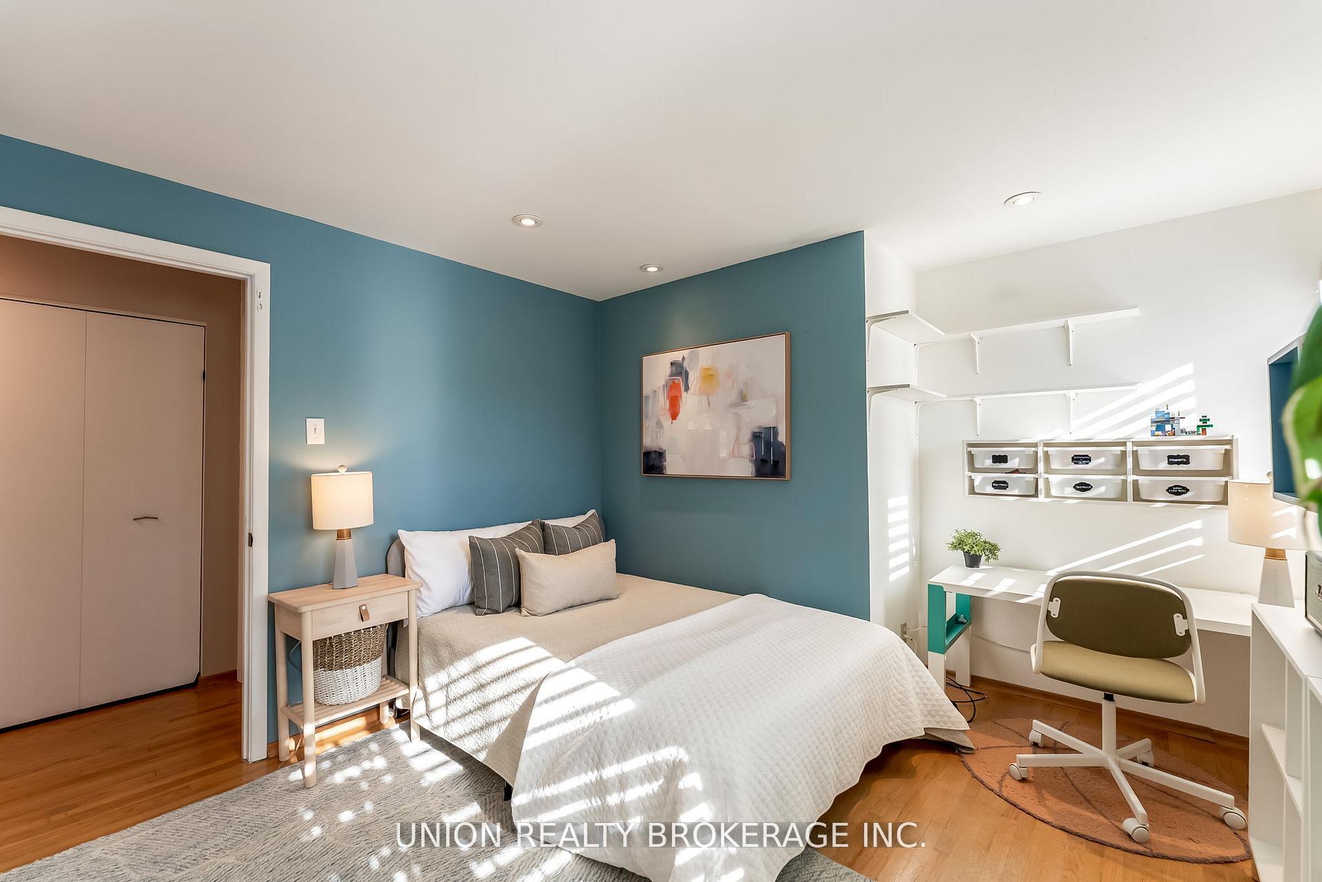 32 Bledlow Manor Drive