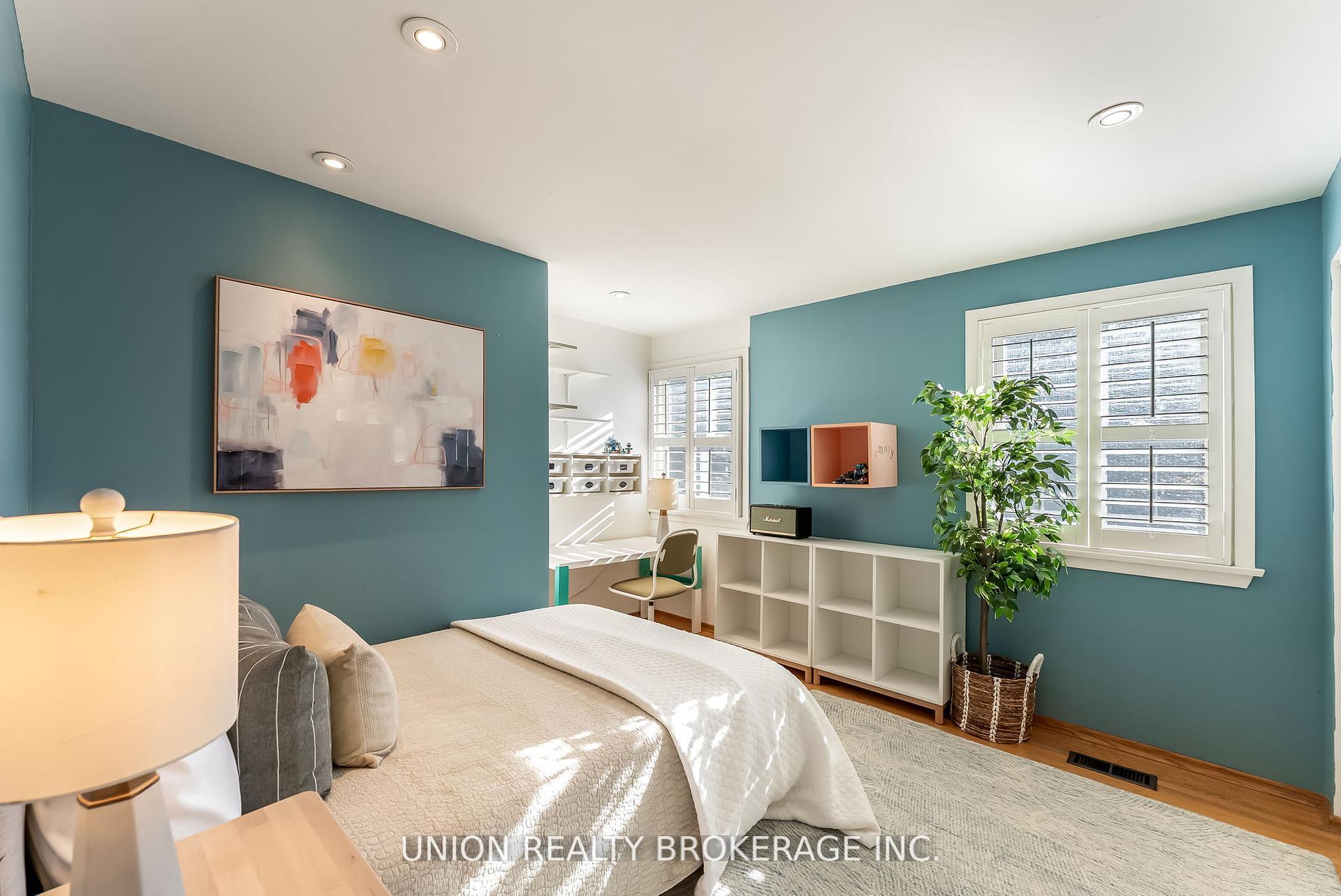 32 Bledlow Manor Drive