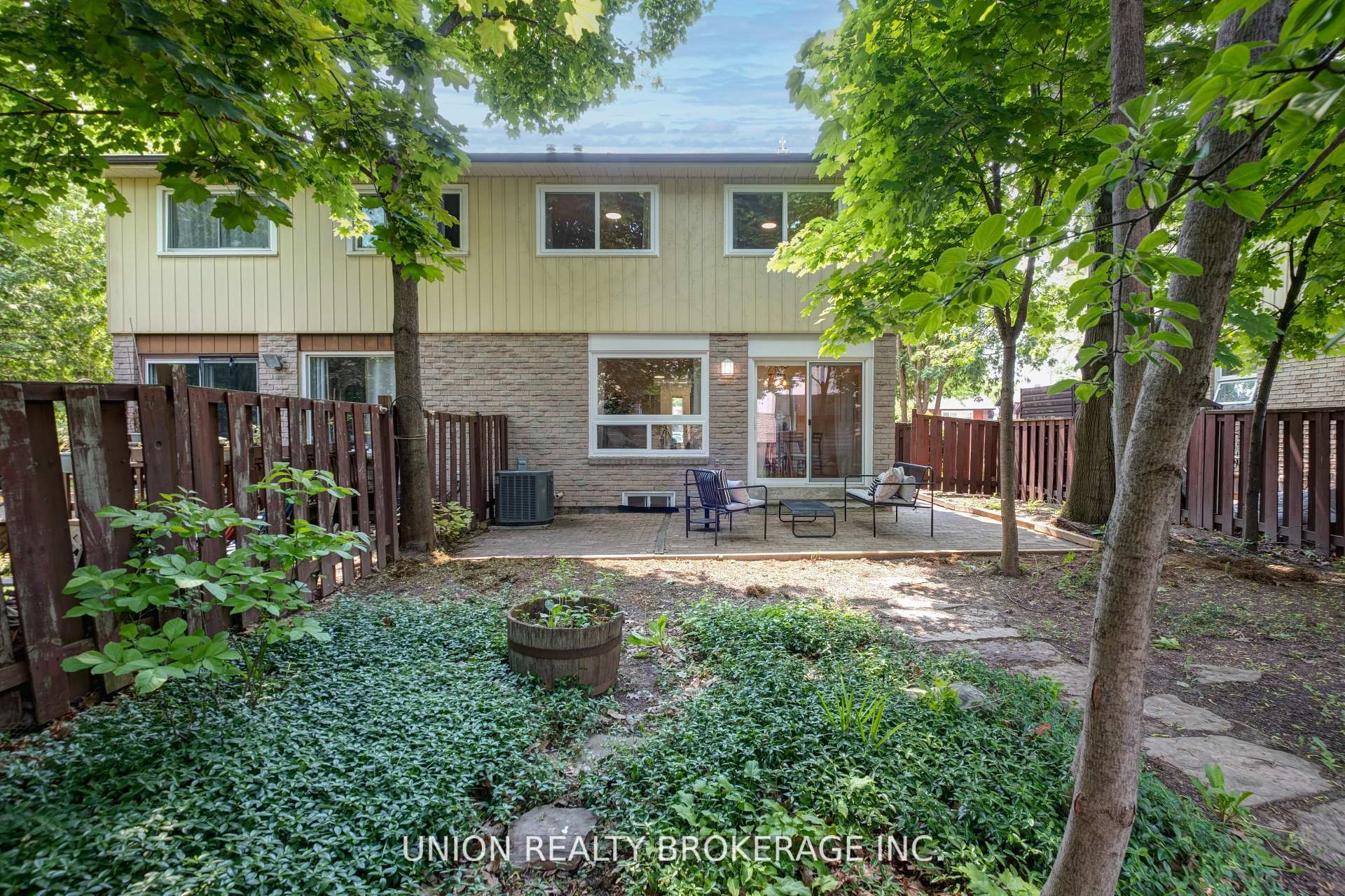 2423 Brasilia Circle