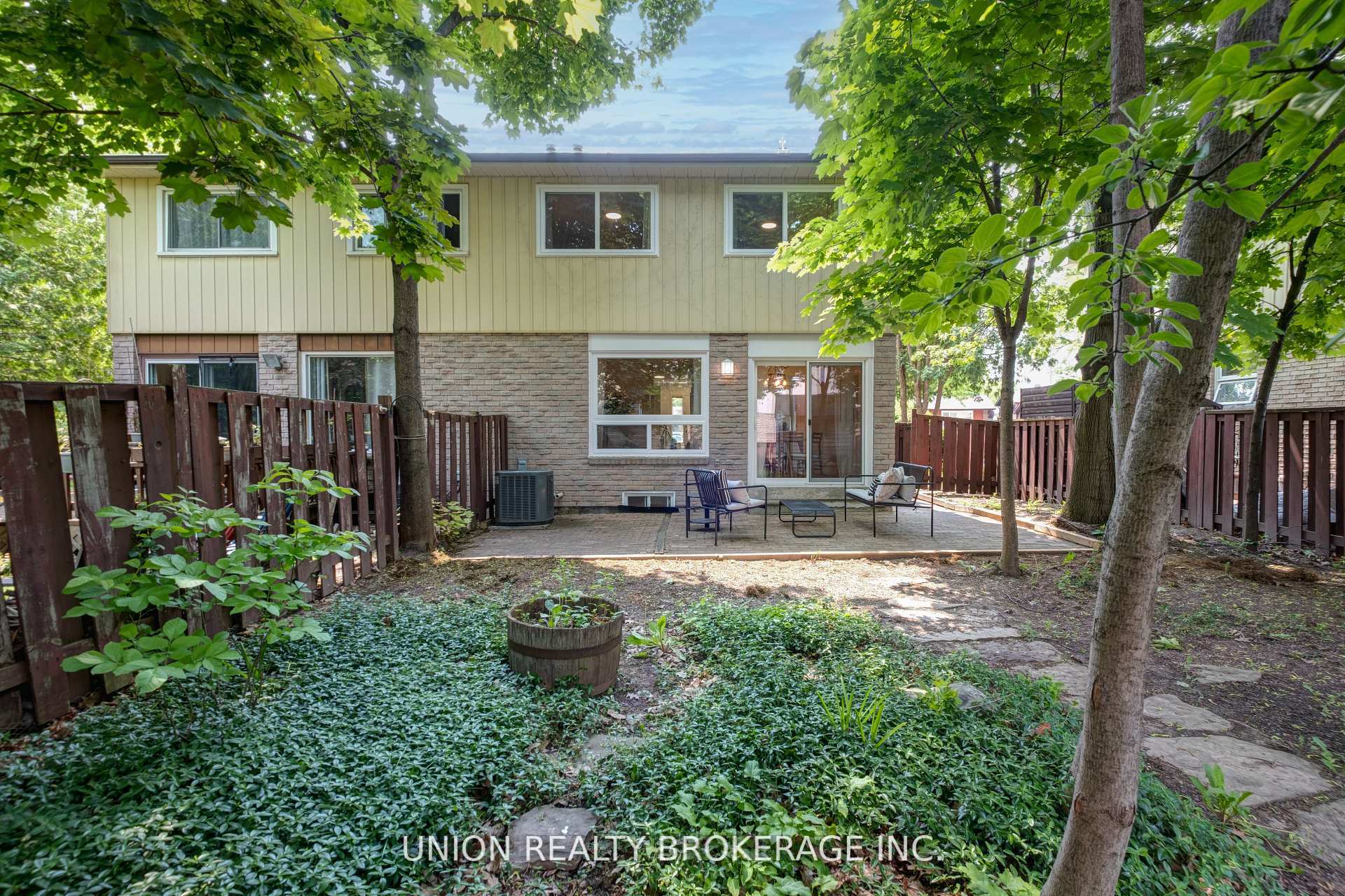 2423 Brasilia Circle