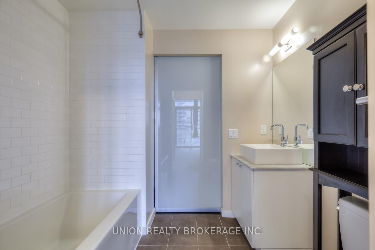 103 The Queensway N/A 1115, Toronto W01 Unit: 1115