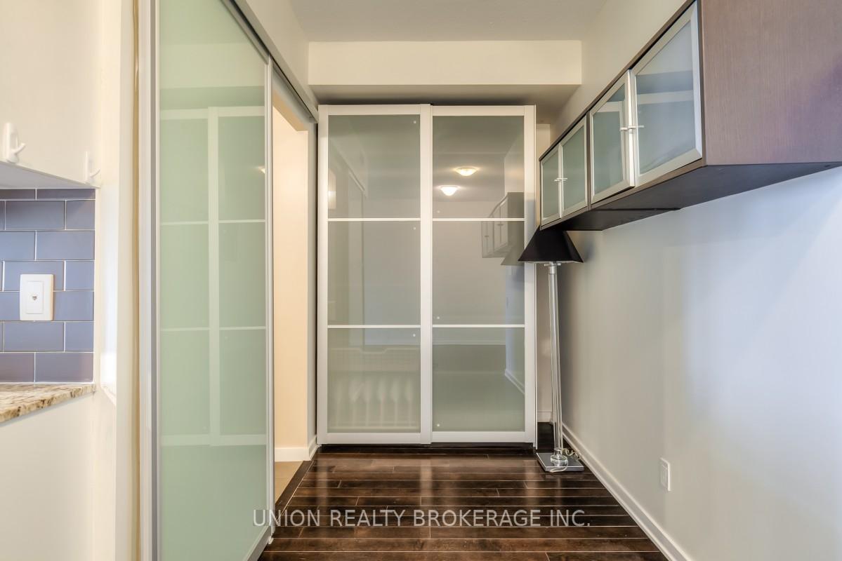 103 The Queensway N/A 1115, Toronto W01 Unit: 1115