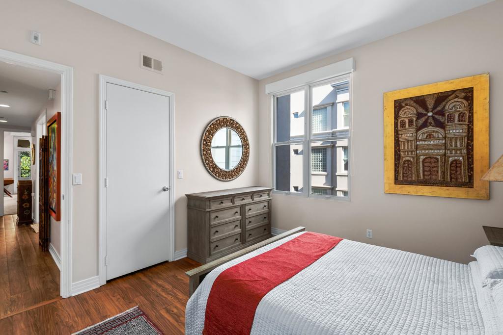 655 India St 304