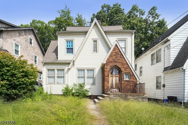 51 Woodbine Ave