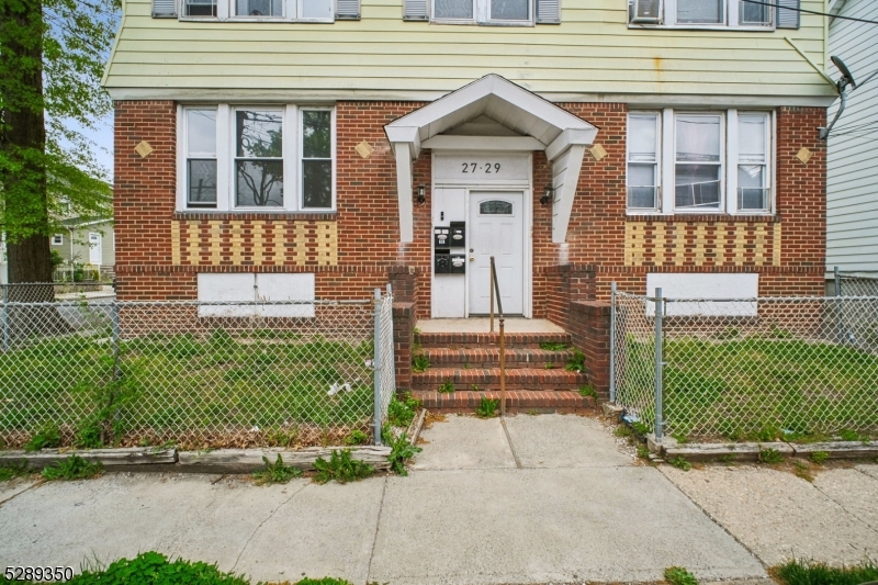 29 Robert Pl