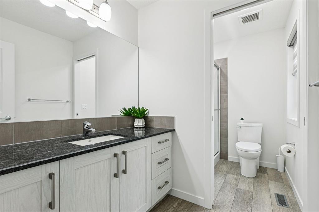 1124 Chinook Gate Bay SW