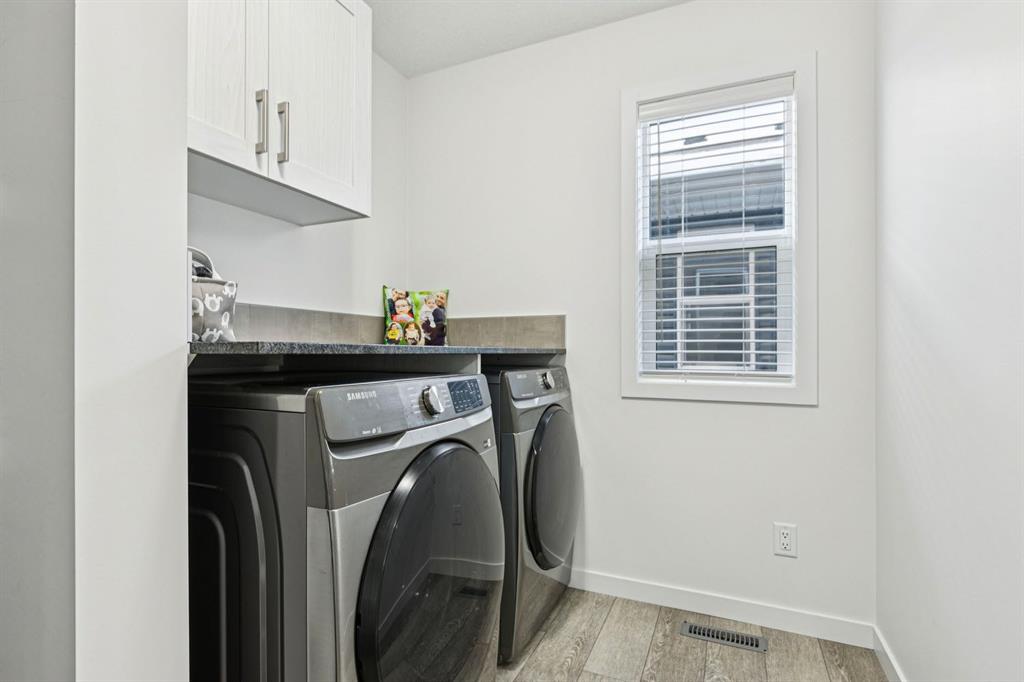 1124 Chinook Gate Bay SW