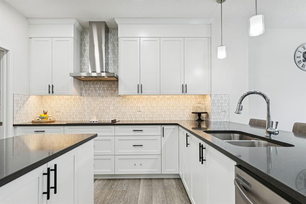 1124 Chinook Gate Bay SW