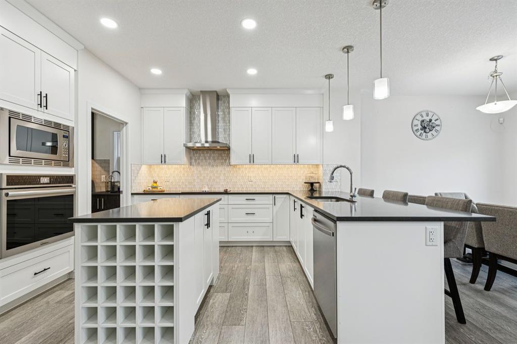 1124 Chinook Gate Bay SW