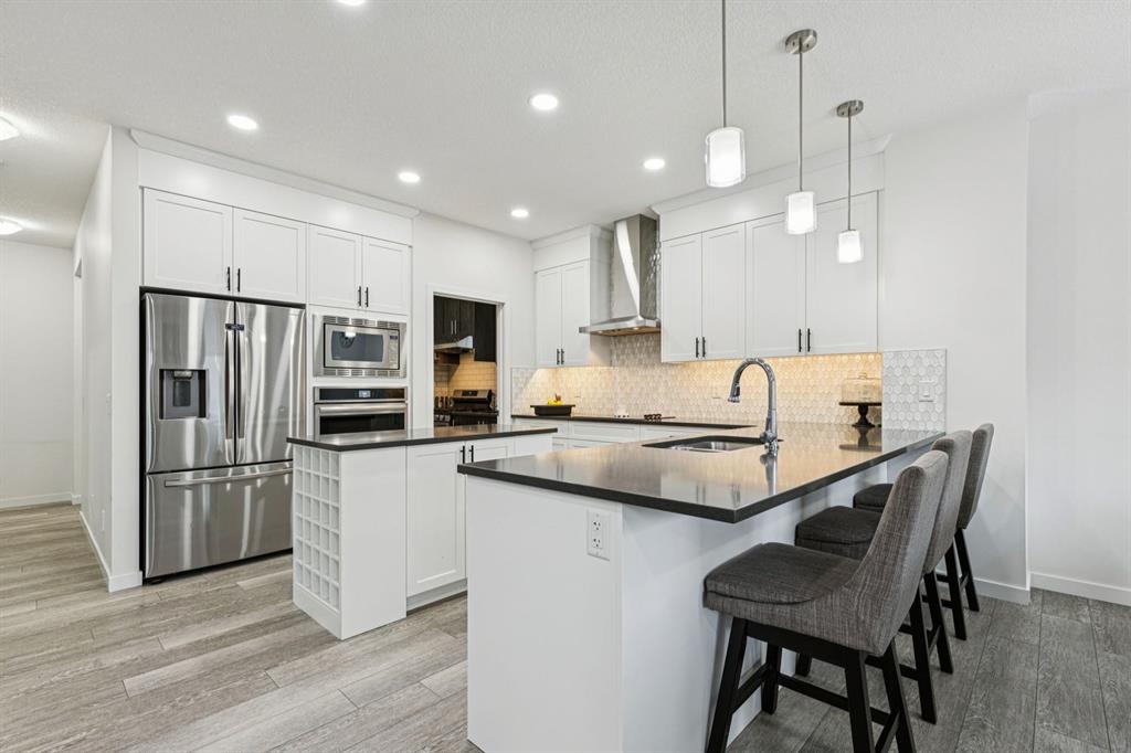 1124 Chinook Gate Bay SW