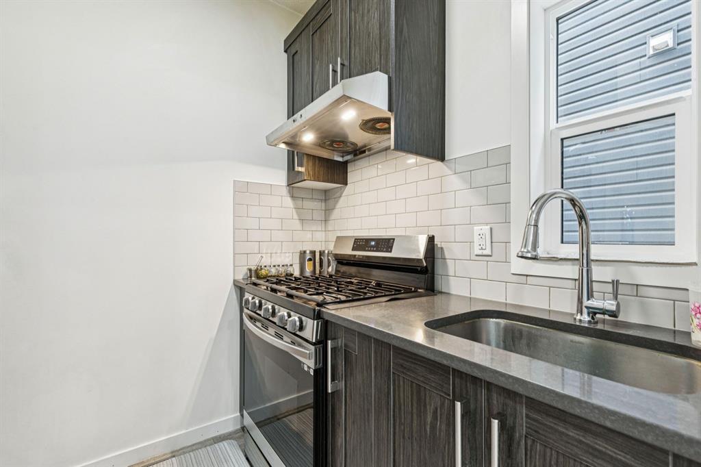 1124 Chinook Gate Bay SW