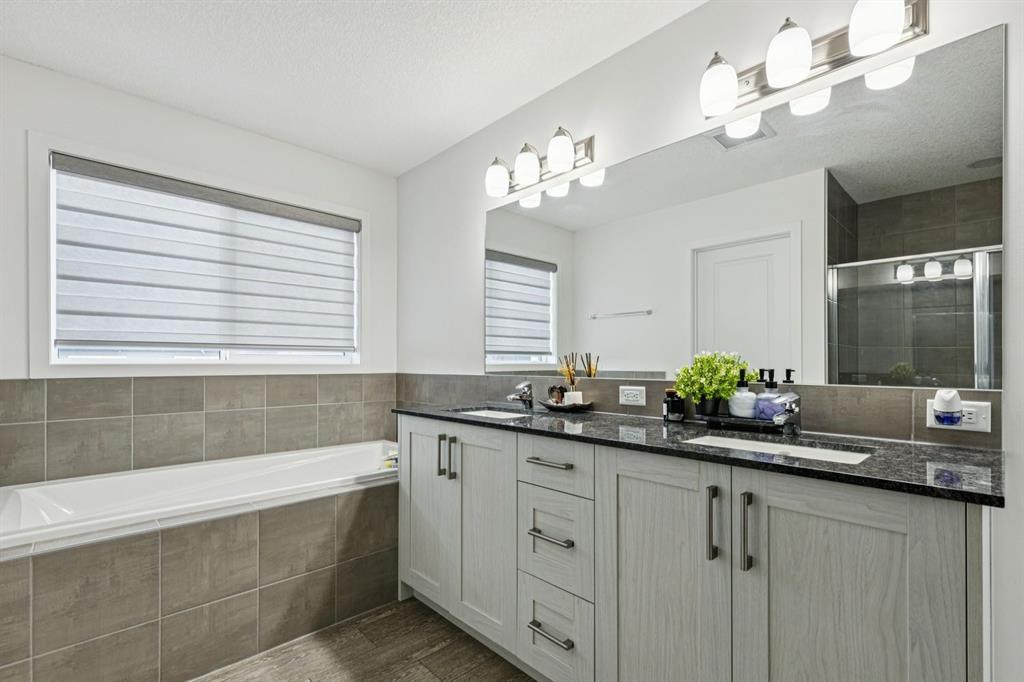 1124 Chinook Gate Bay SW