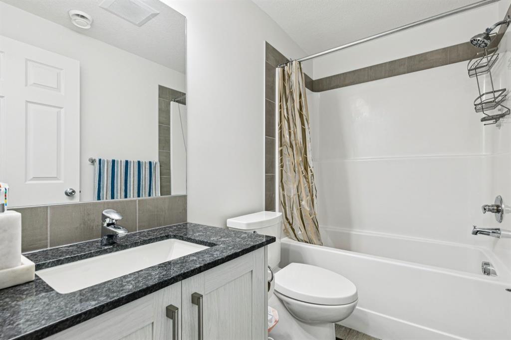 1124 Chinook Gate Bay SW