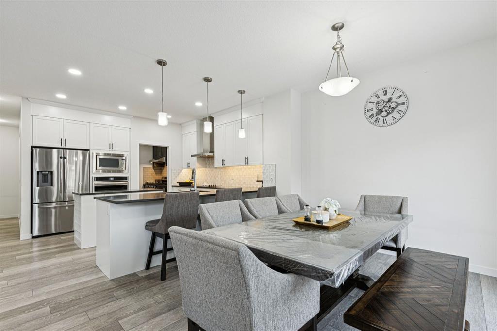 1124 Chinook Gate Bay SW