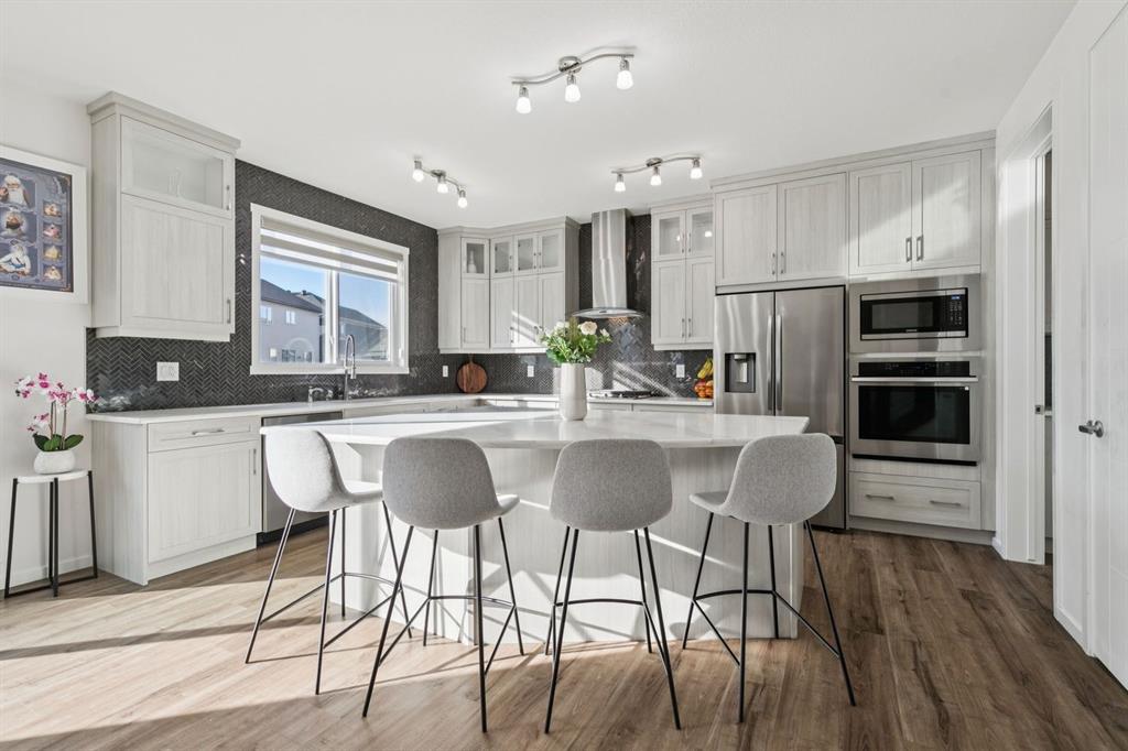 557 Southwinds Close SW