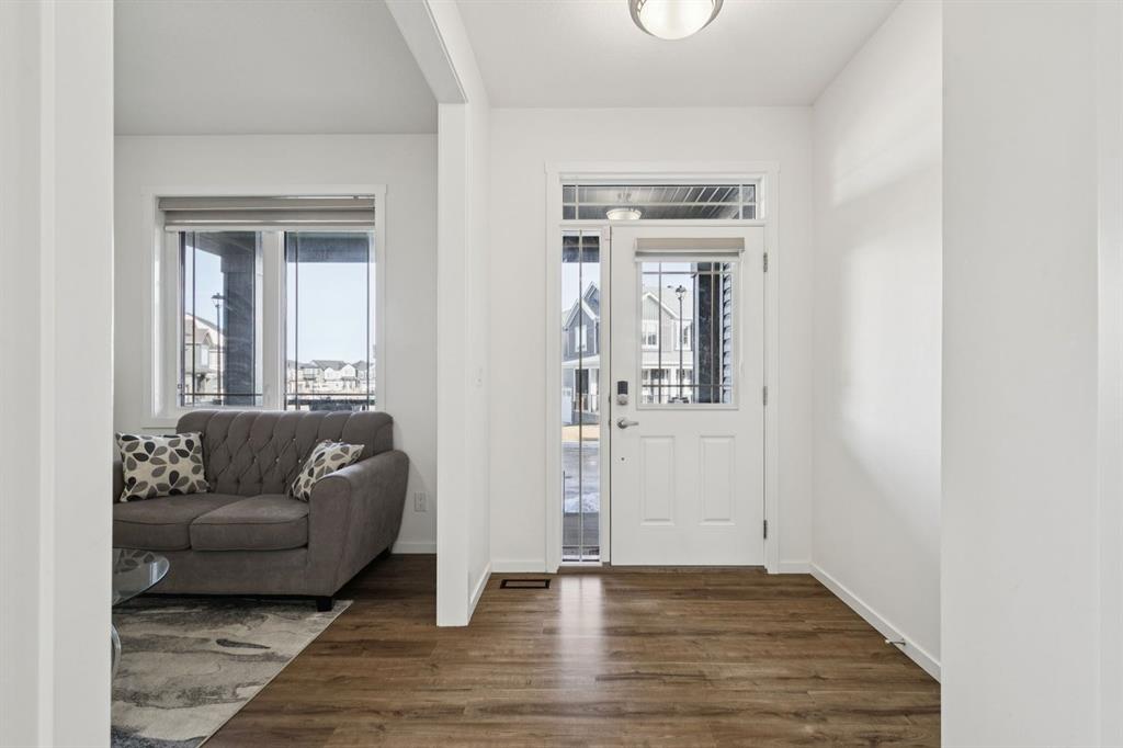 557 Southwinds Close SW