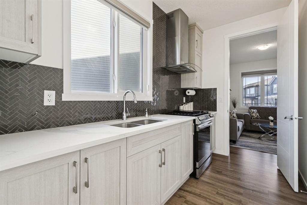 557 Southwinds Close SW