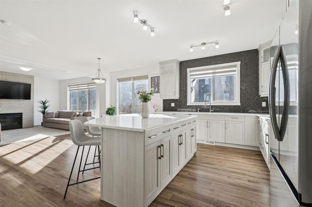 557 Southwinds Close SW