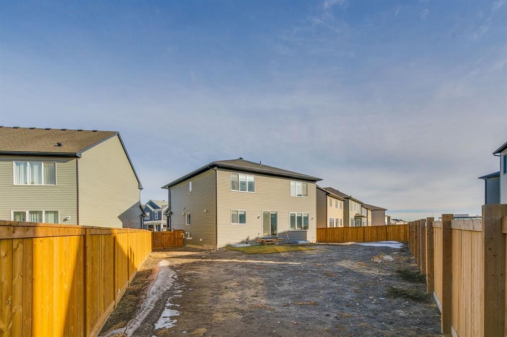 557 Southwinds Close SW