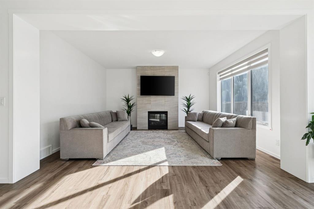 557 Southwinds Close SW