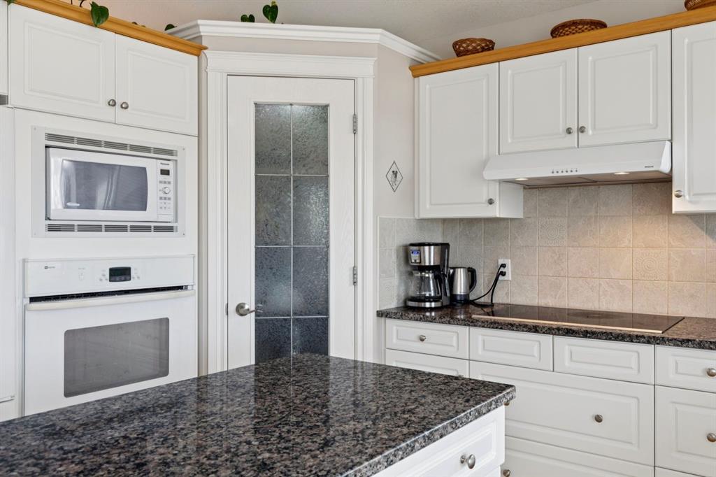 657 Woodside Court NW